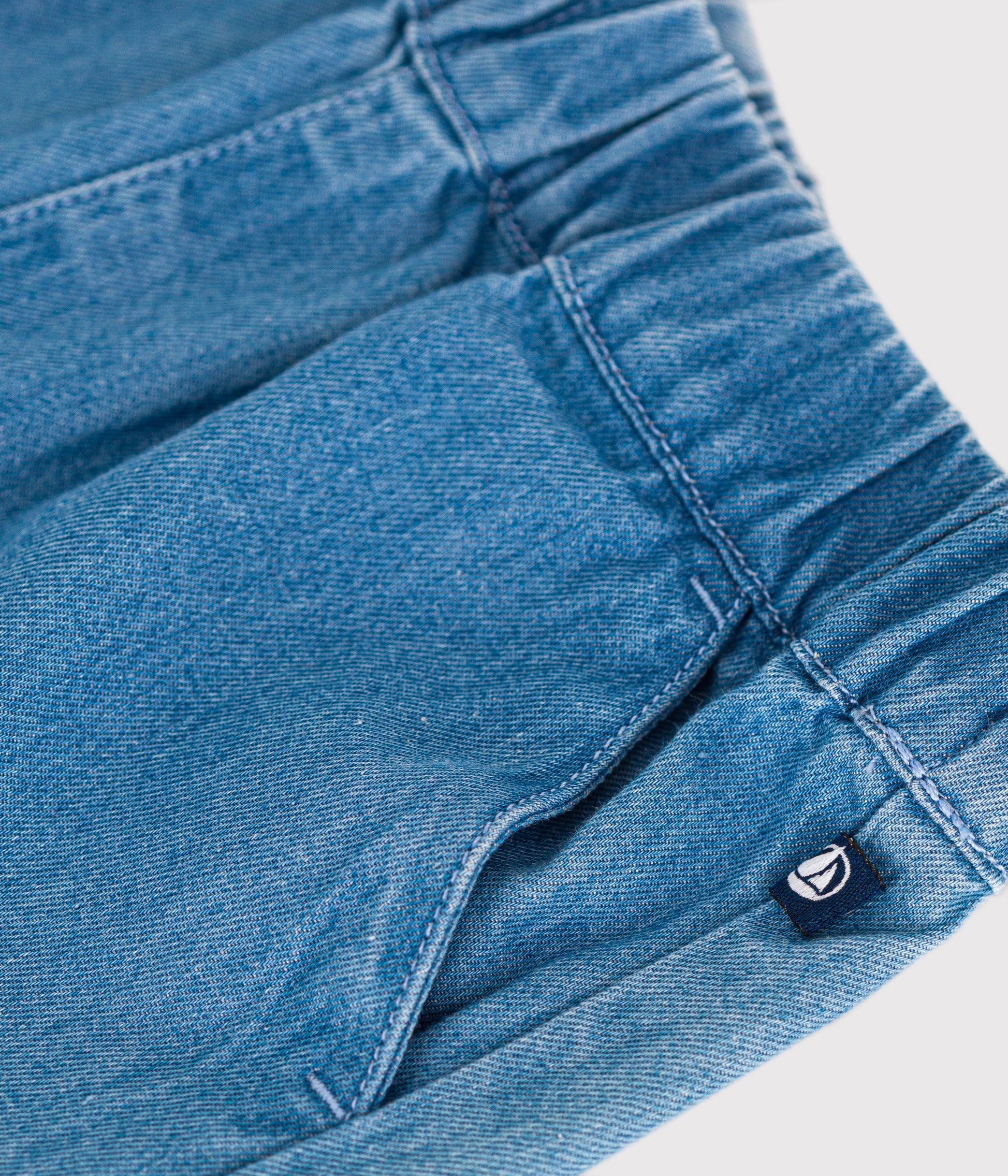 short-bébé-en-denim-léger