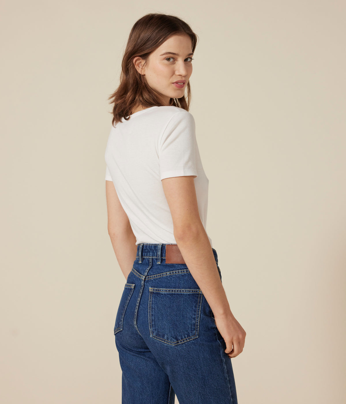 tee-shirt-col-v-l-iconique-manches-courtes-en-côte-unie