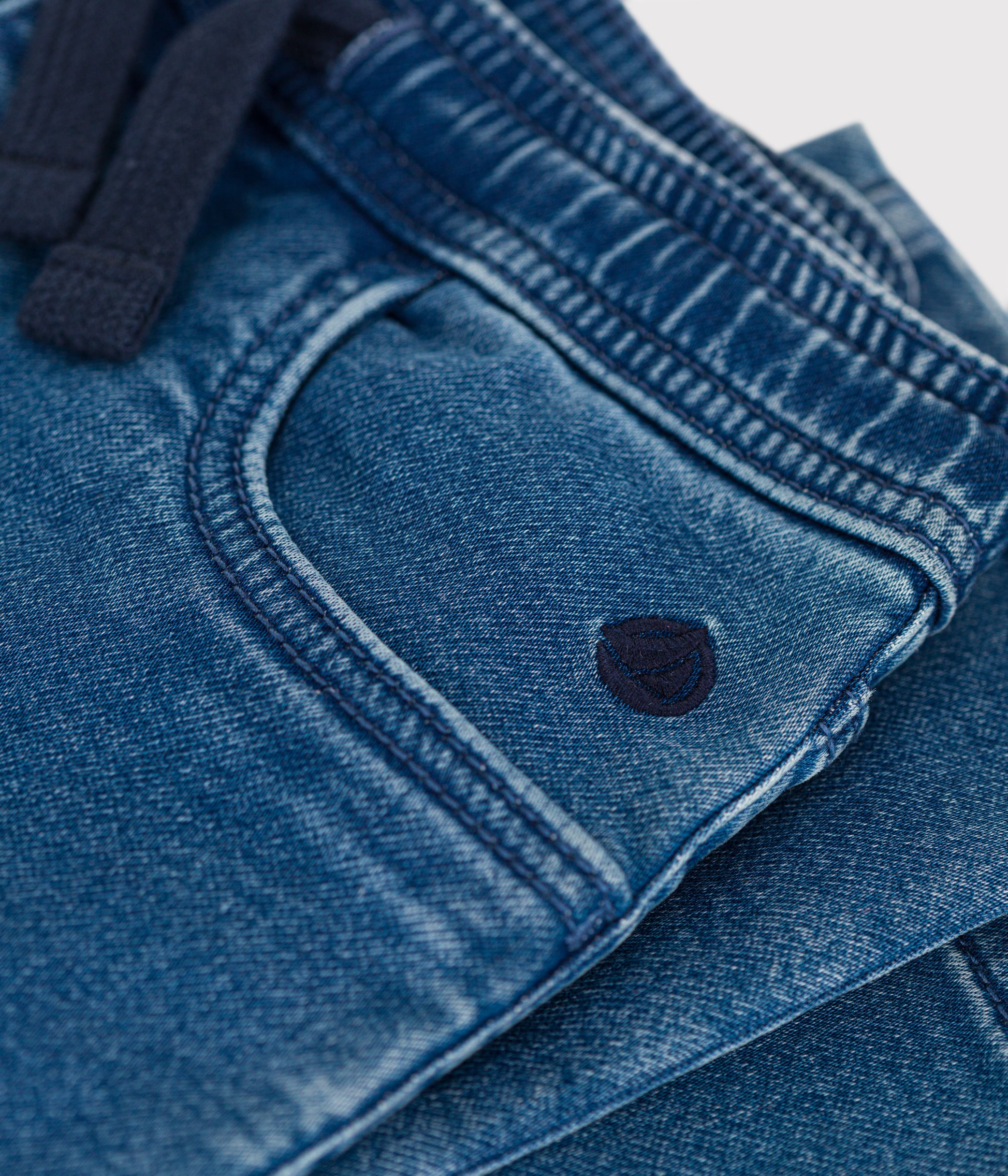pantalon-regular-en-denim-enfant-garçon
