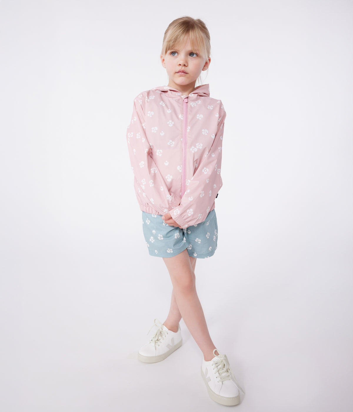coupe-vent-enfant-fleuri