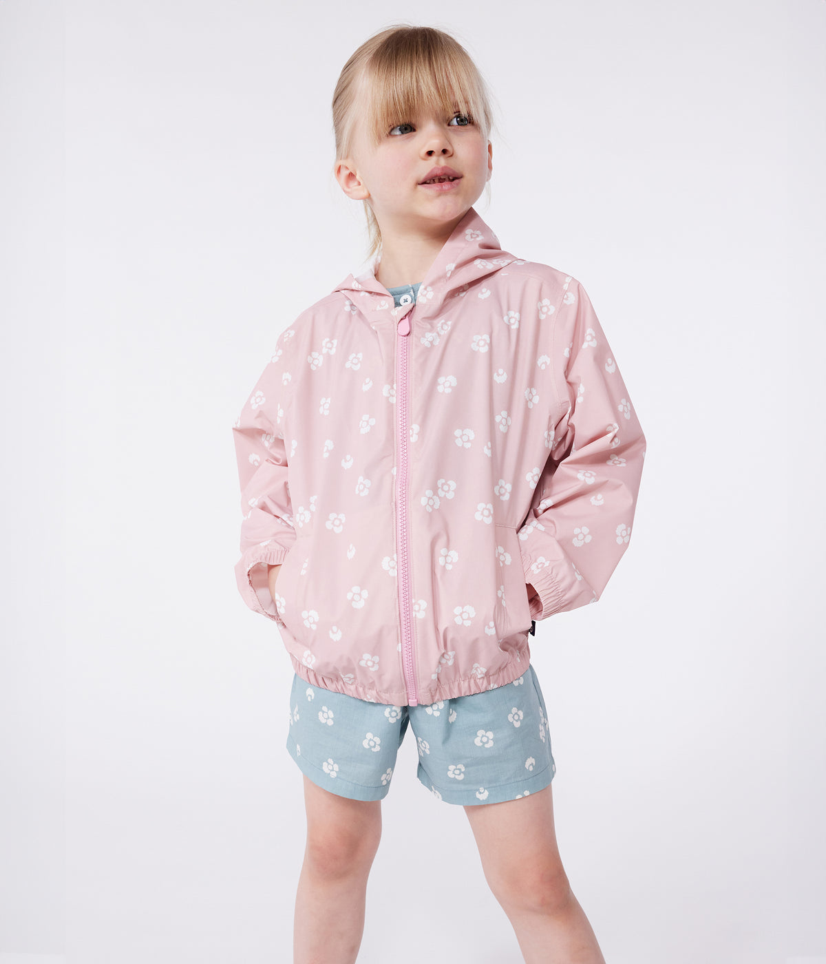 coupe-vent-enfant-fleuri