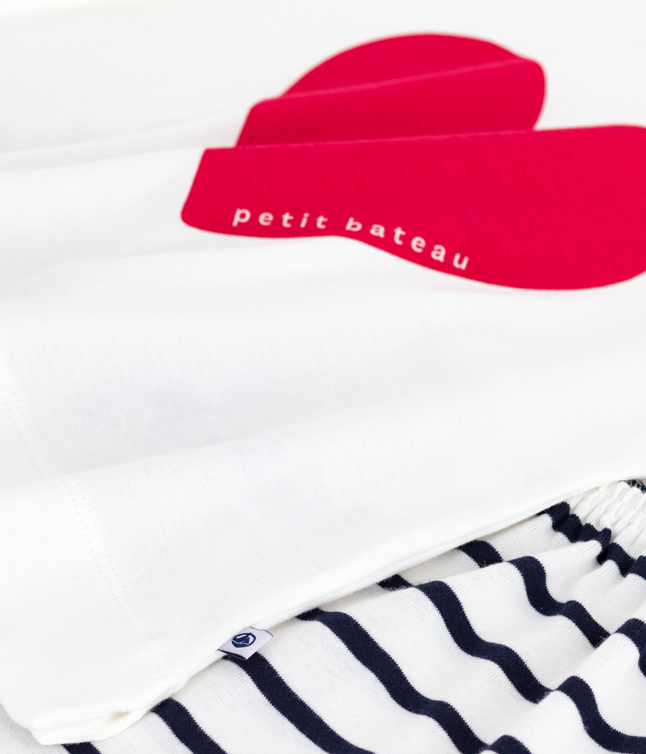 pyjama-short-enfant-en-coton-imprimé-cœur