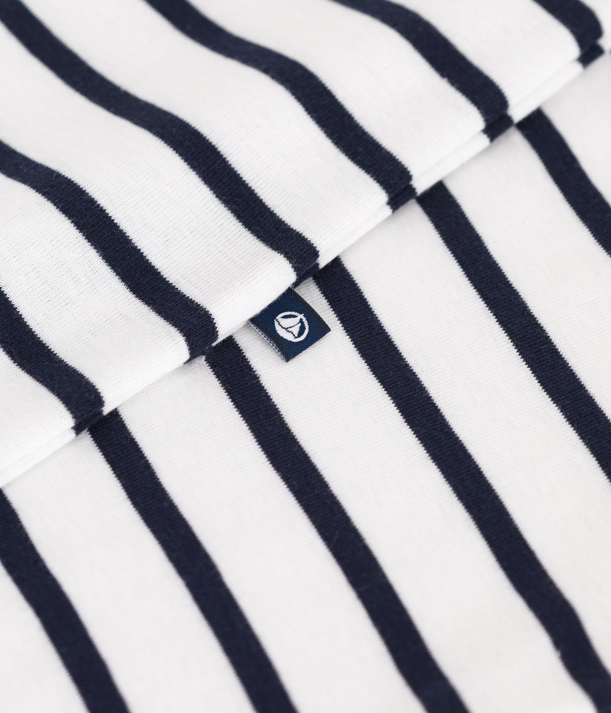combicourte-bébé-en-coton-manches-courtes,-rayée-et-col-contrasté
