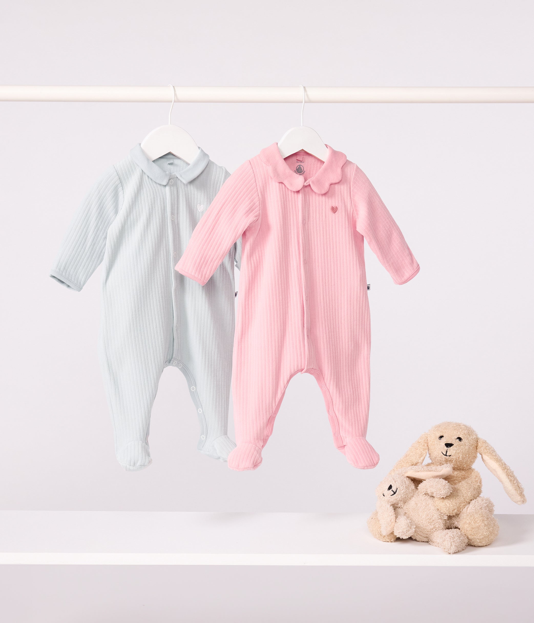 pyjama-bébé-en-velours-à-col-uni