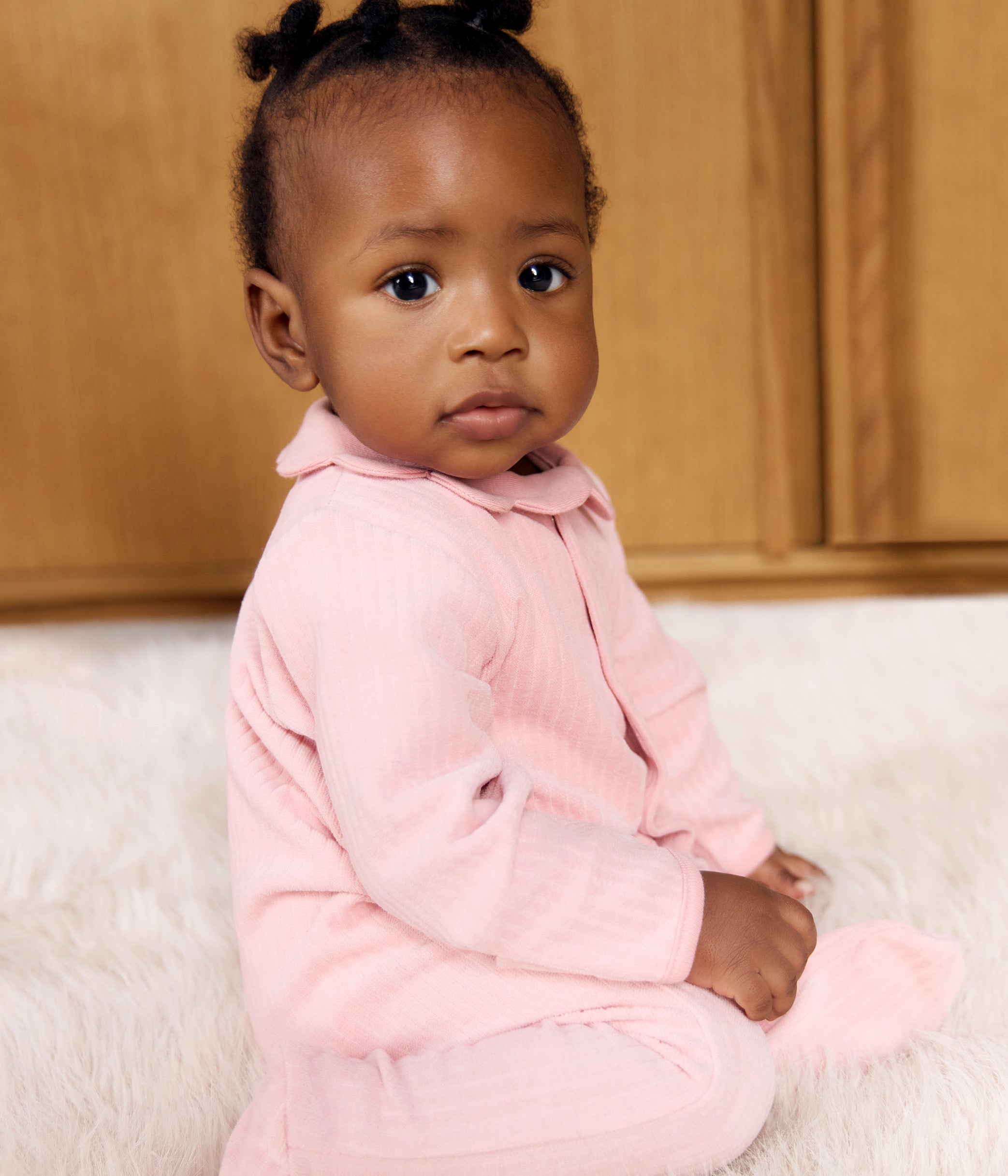 pyjama-bébé-en-velours-à-col-uni