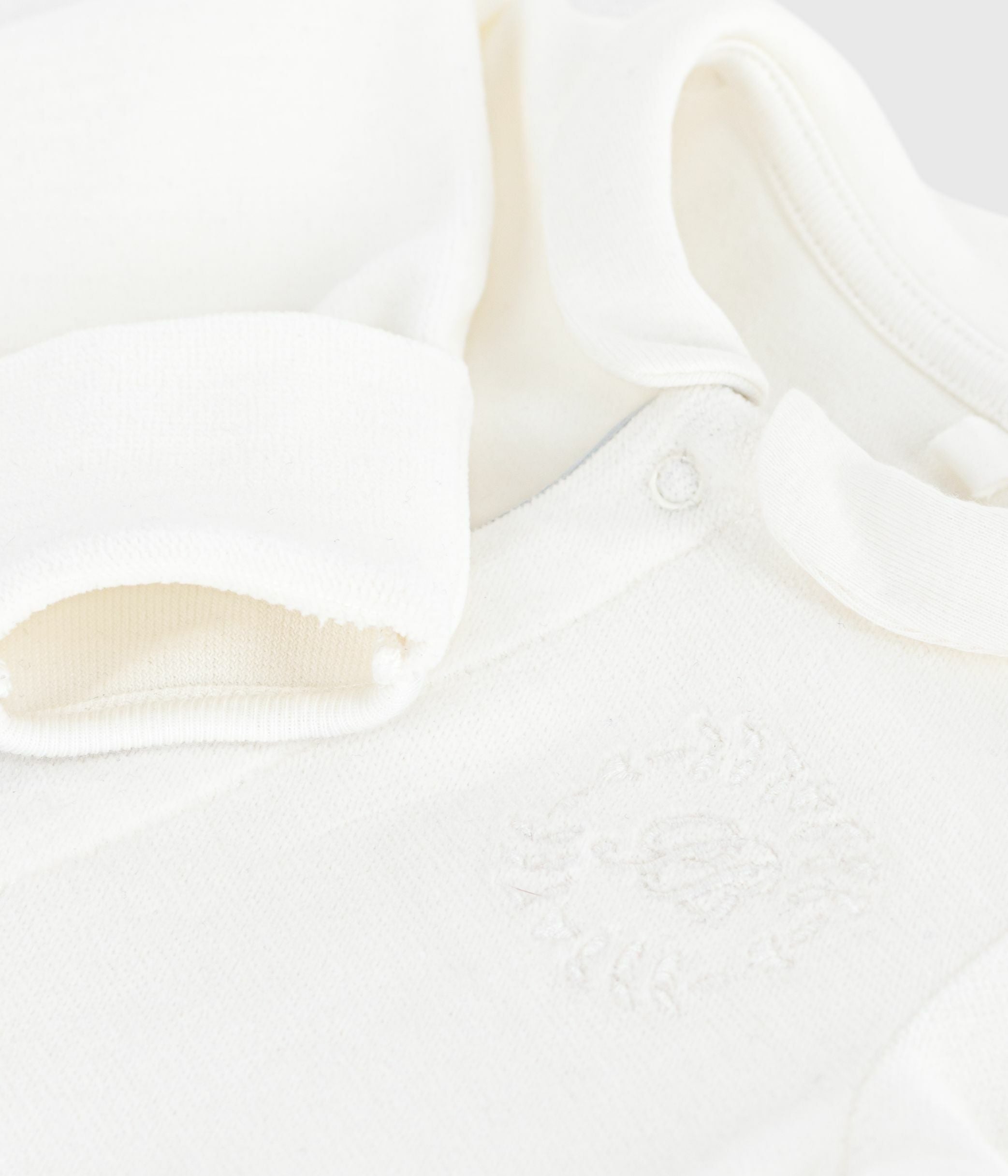 pyjama-bébé-en-velours-à-col-uni