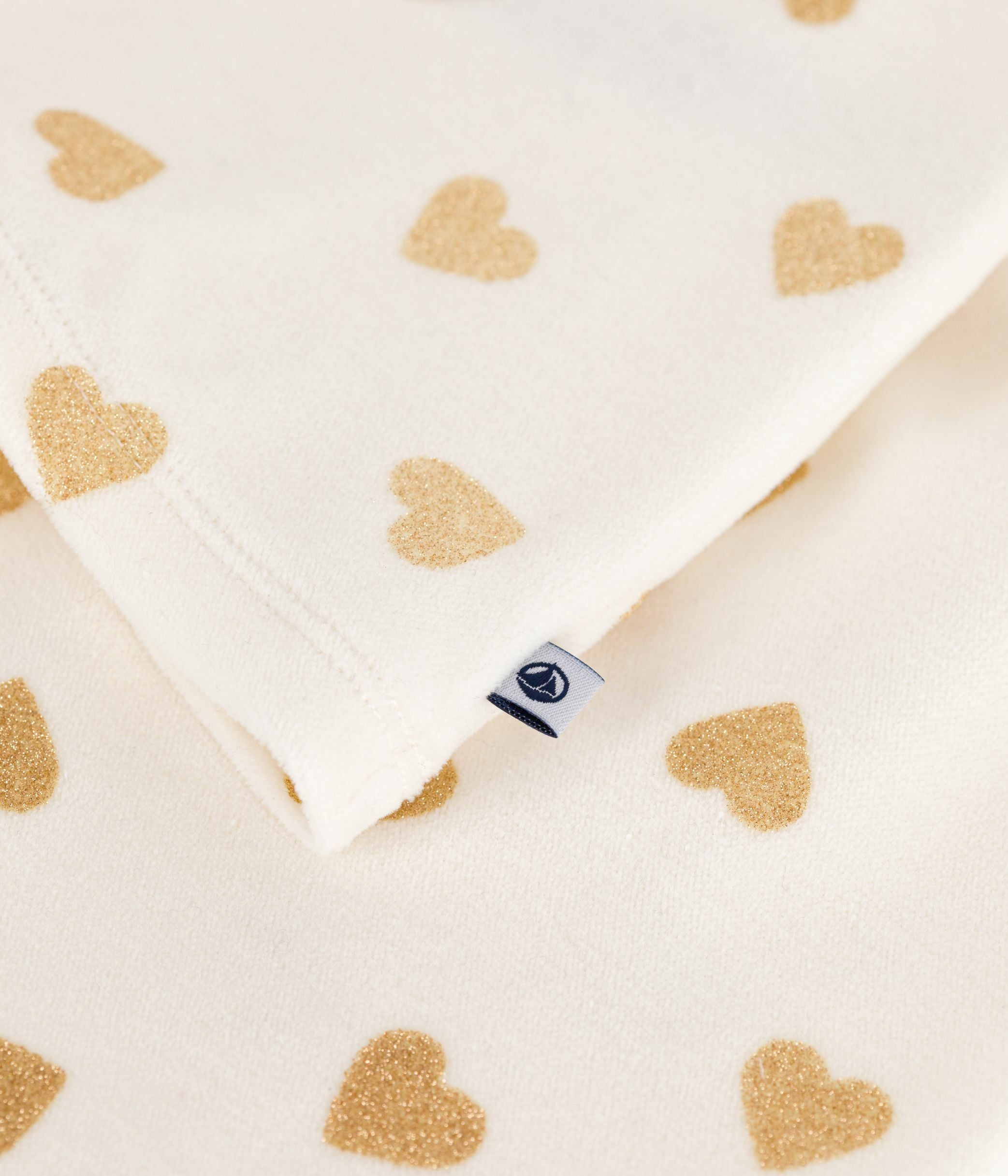 pyjama-enfant-en-velours-imprimé-cœurs-dorés