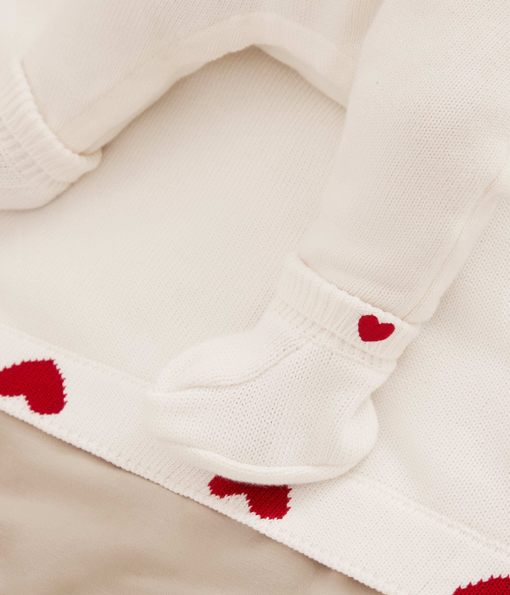 chaussons-naissance-tricotés-en-coton