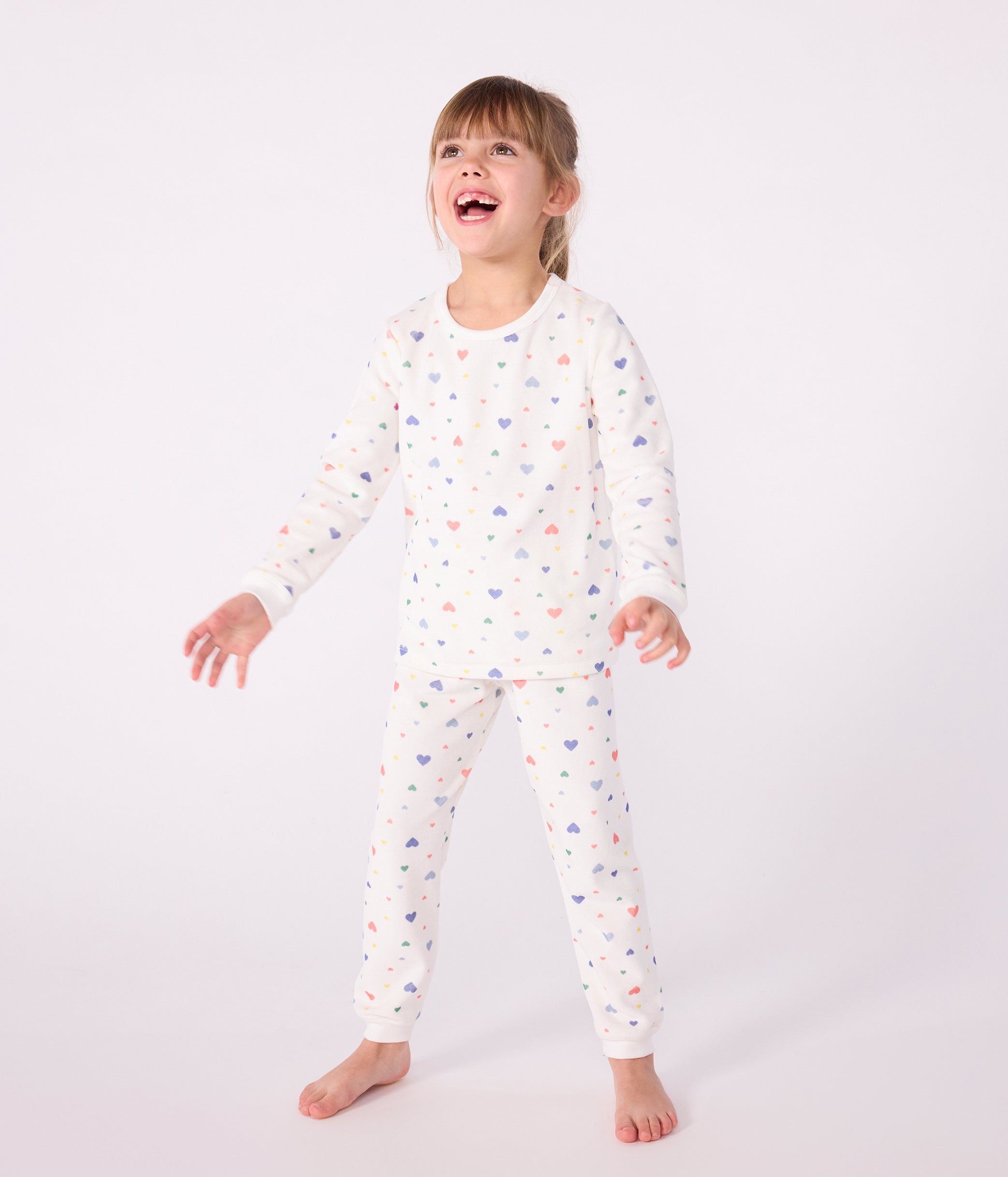 pyjama-enfant-en-velours-imprimé-cœurs