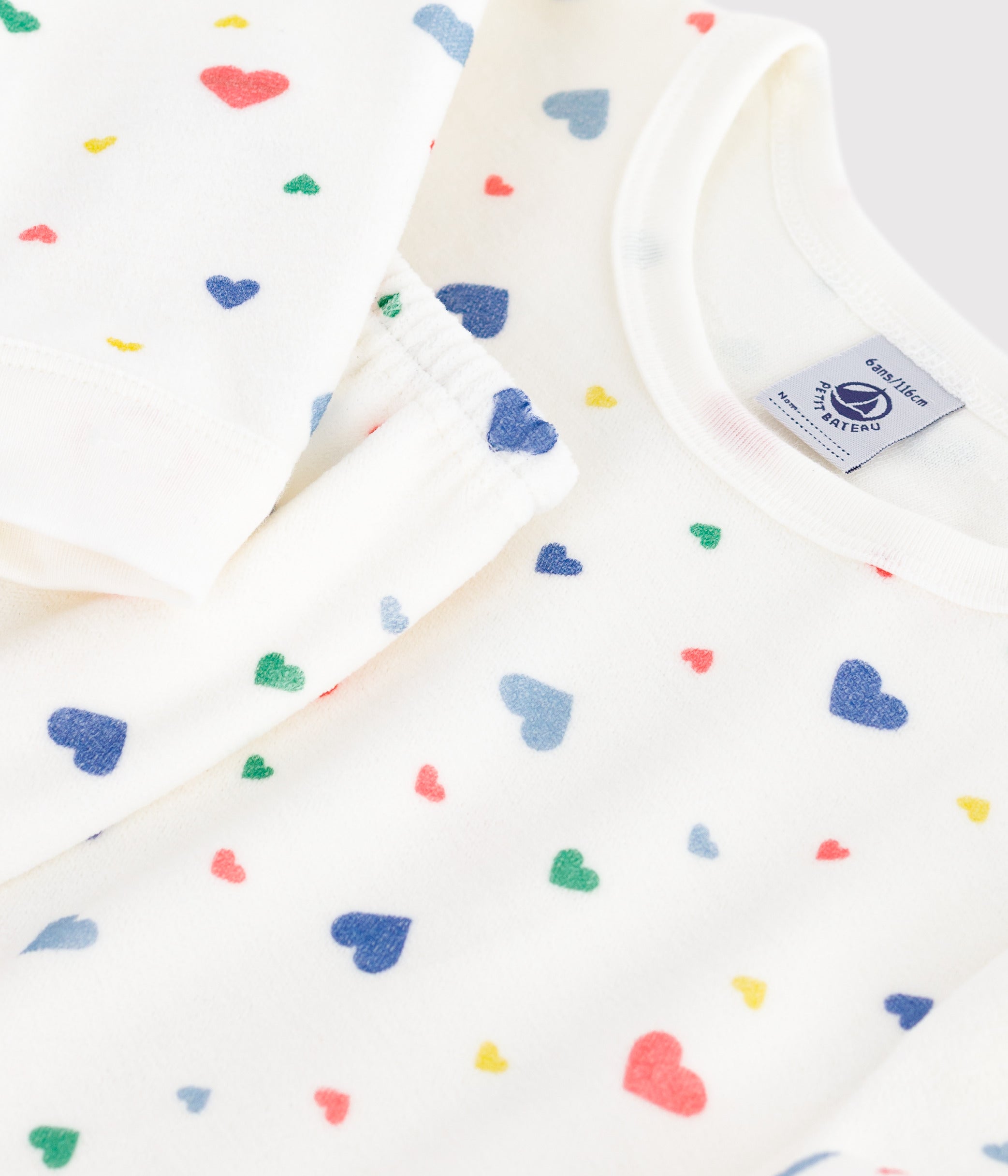 pyjama-enfant-en-velours-imprimé-cœurs