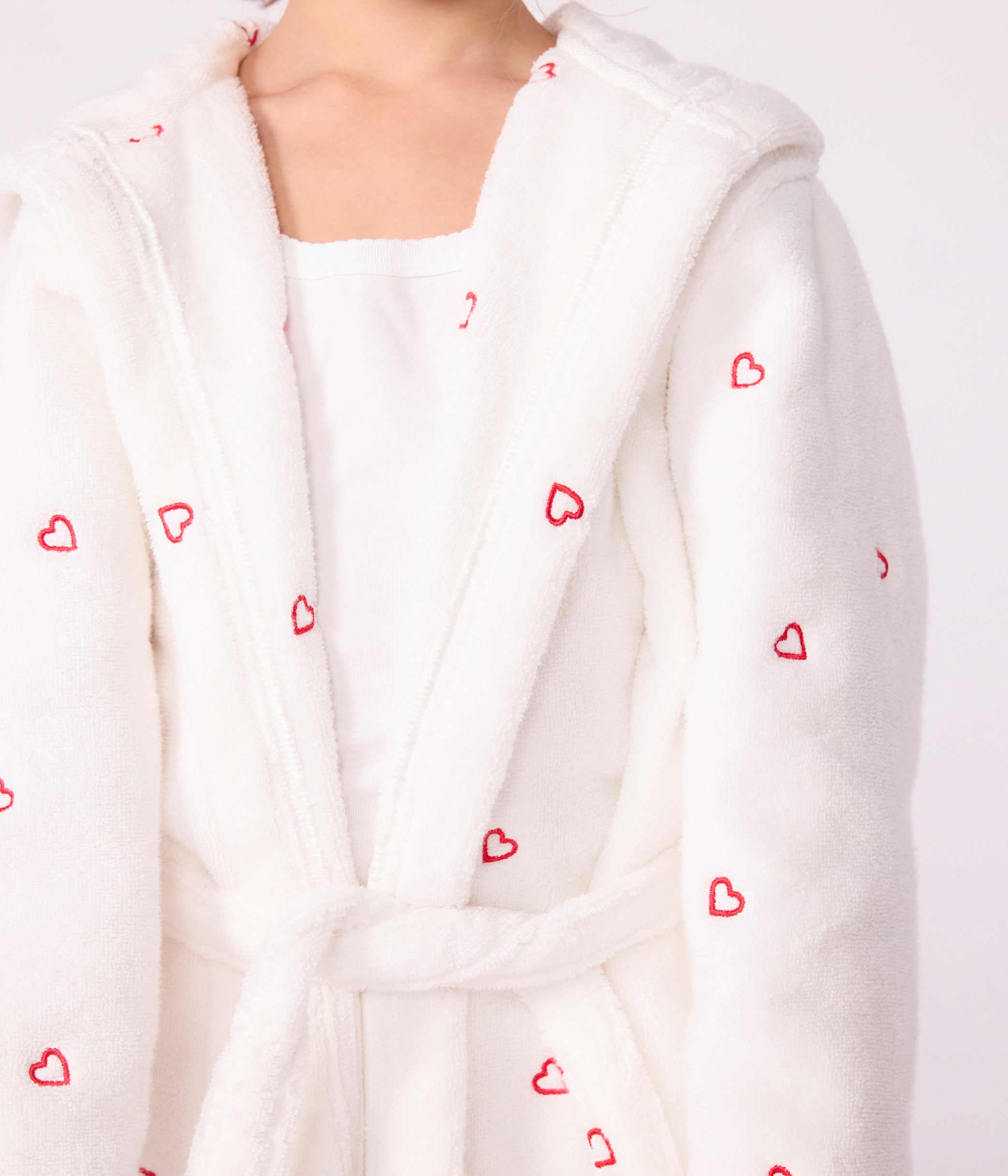 peignoir-enfant-en-coton-éponge-cœurs-brodés