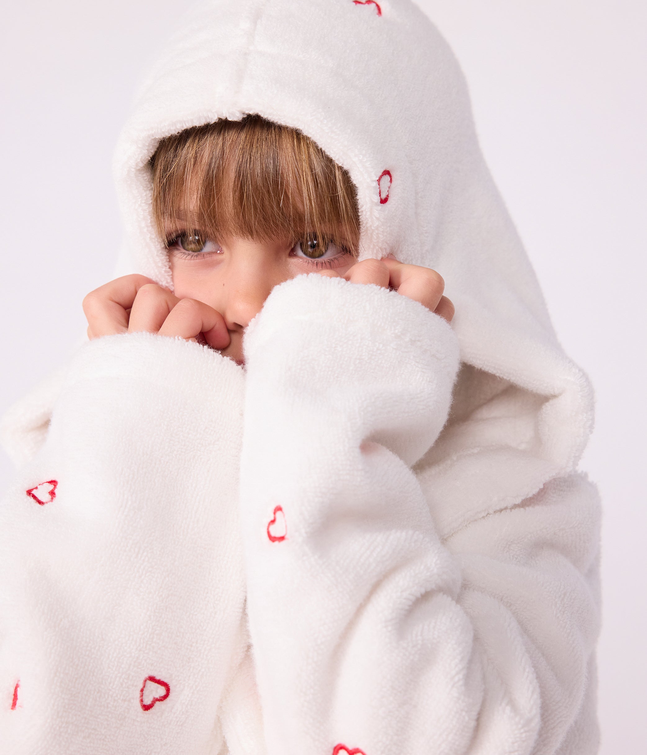 peignoir-enfant-en-coton-éponge-cœurs-brodés