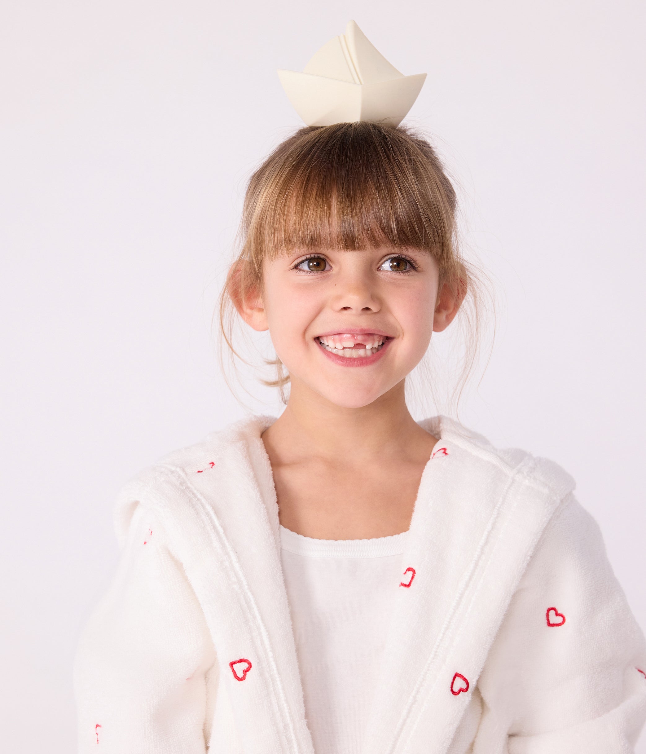 peignoir-enfant-en-coton-éponge-cœurs-brodés