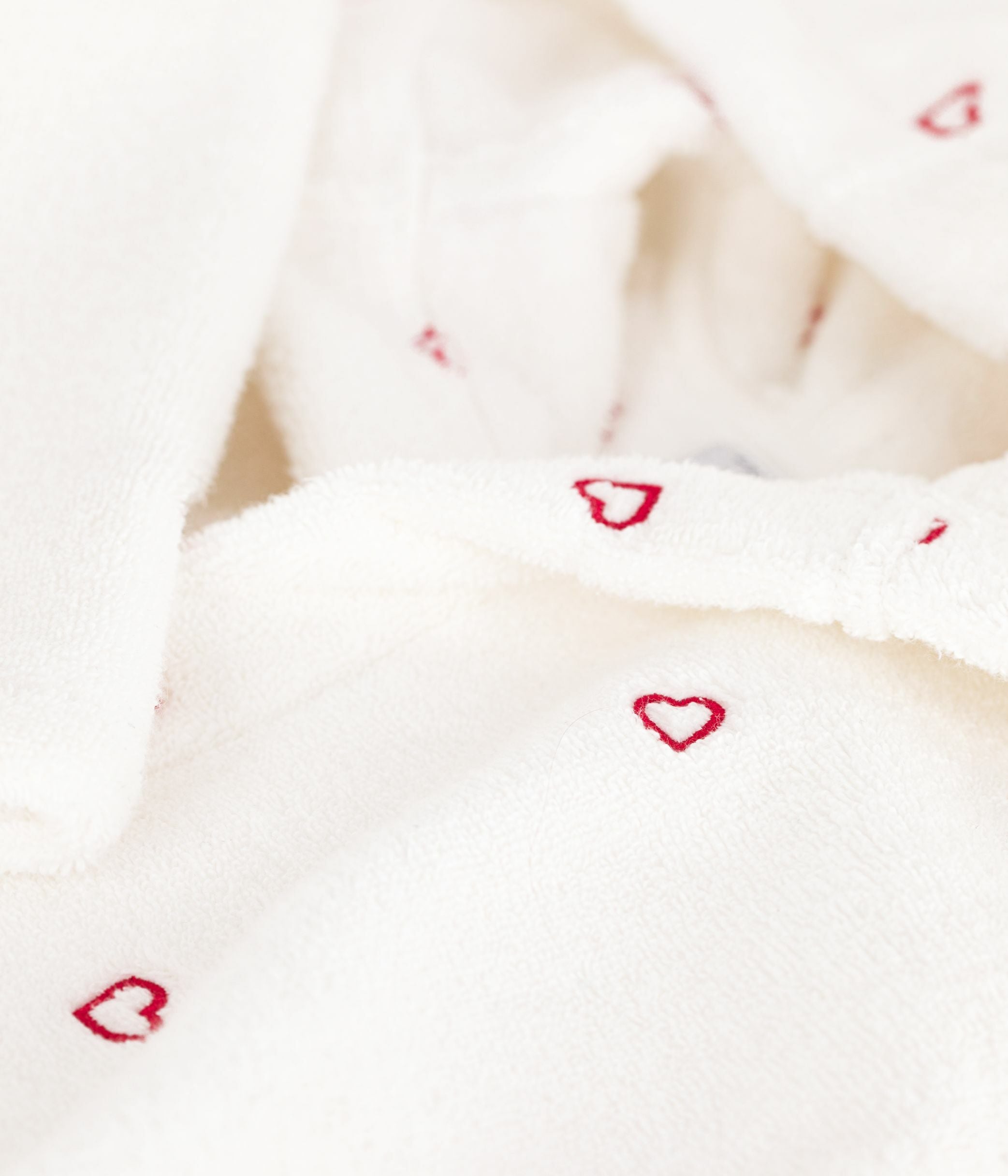 peignoir-enfant-en-coton-éponge-cœurs-brodés
