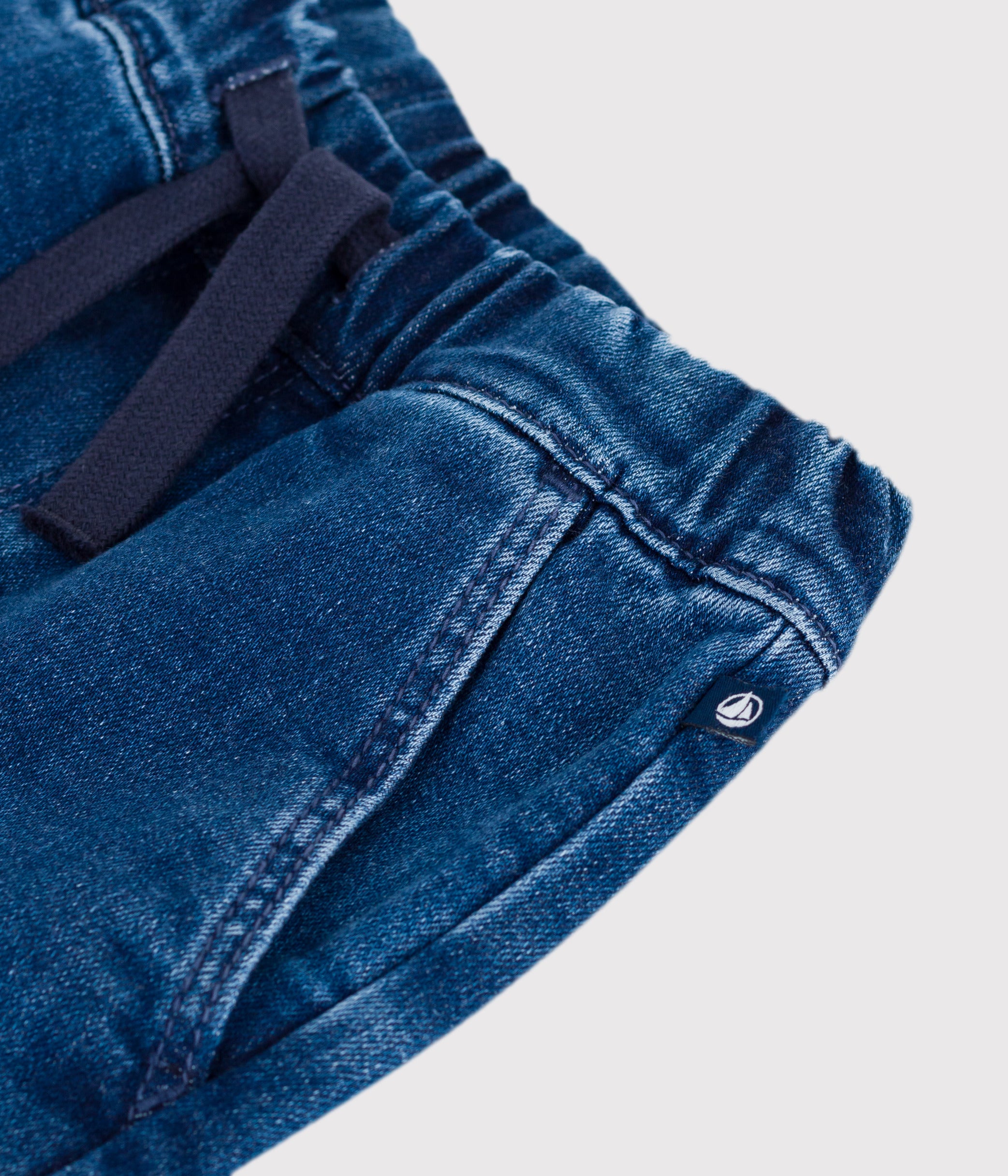 pantalon-enfant-en-denim