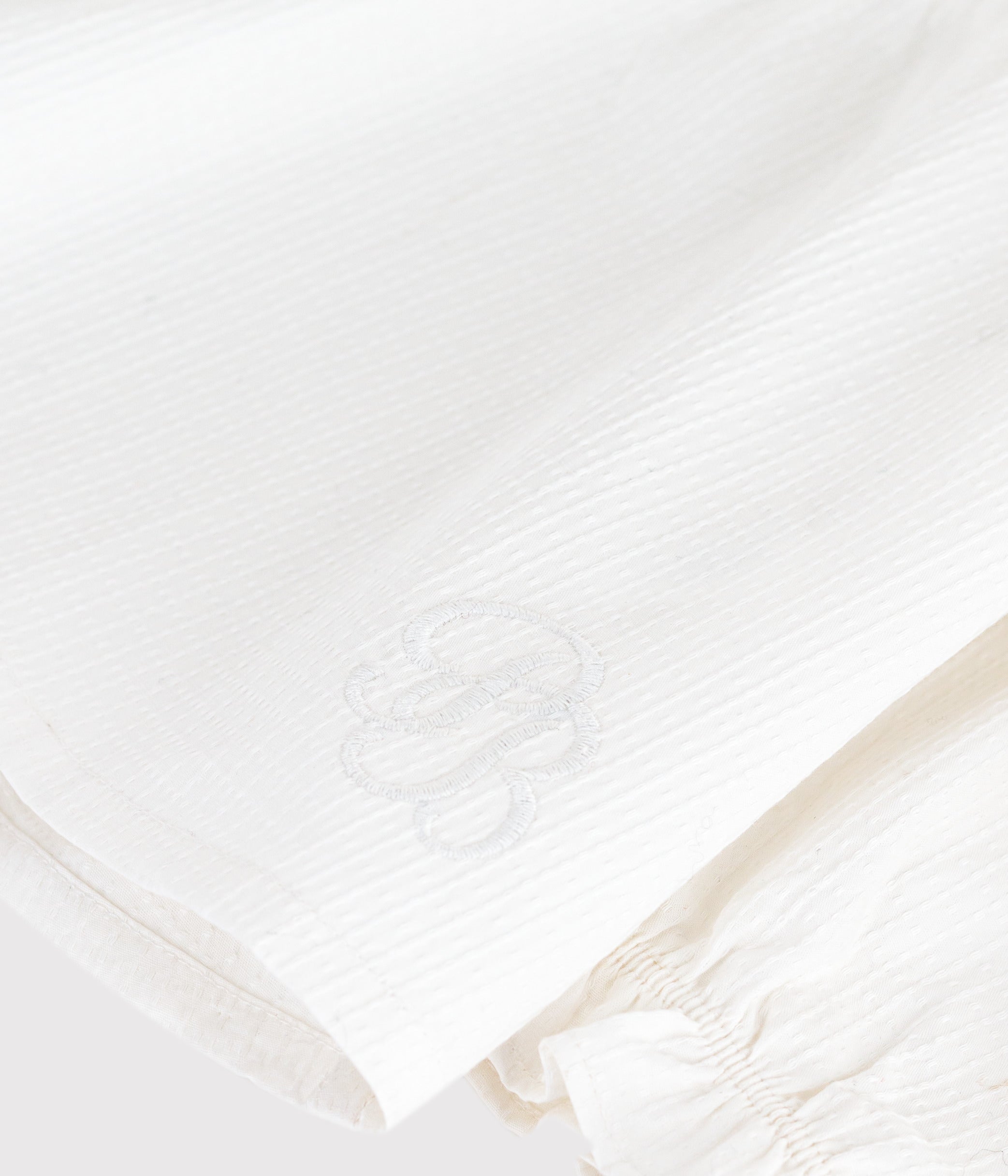 blouse-bébé-en-popeline-de-coton-manches-longues,-à-col-et-brodée