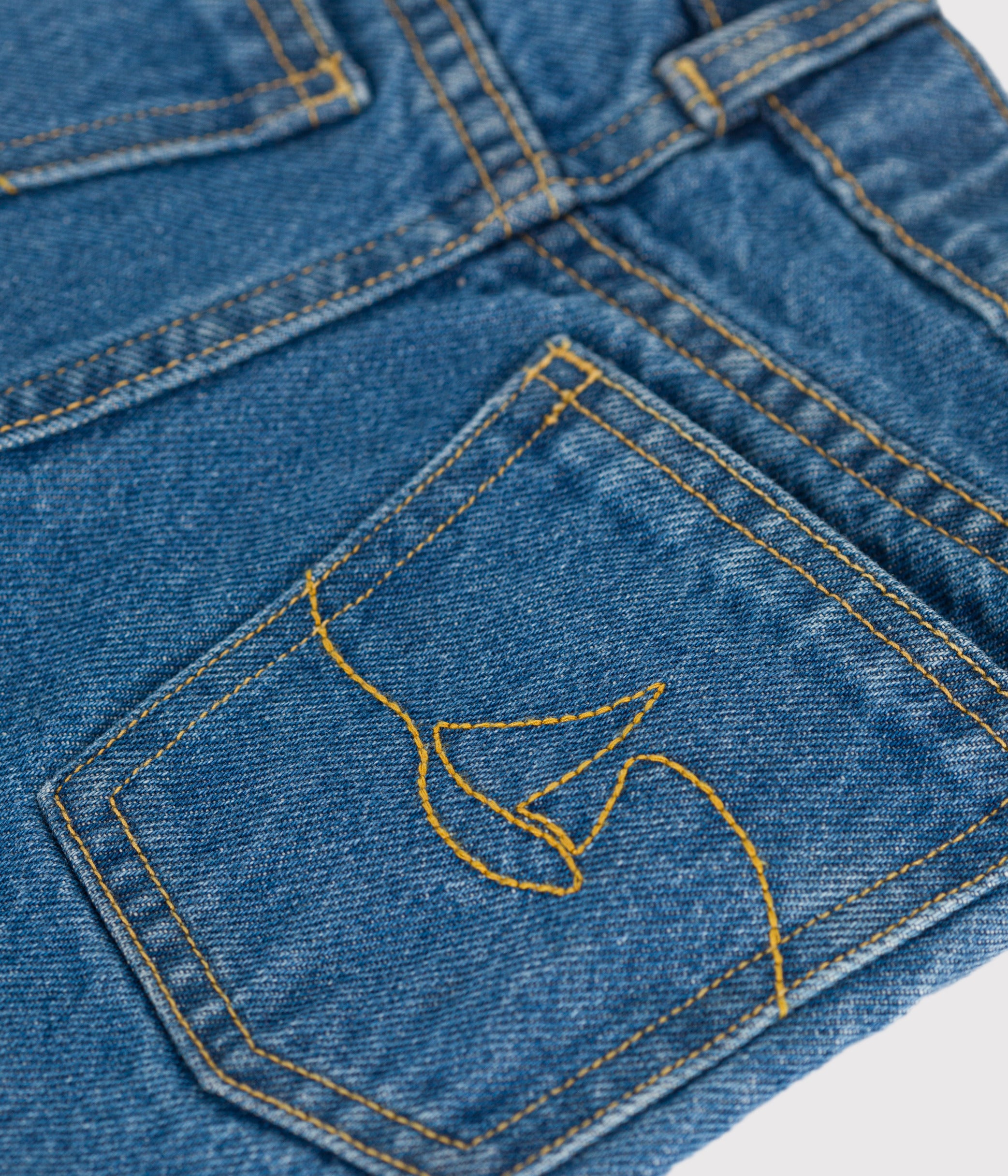 pantalon-enfant-en-denim