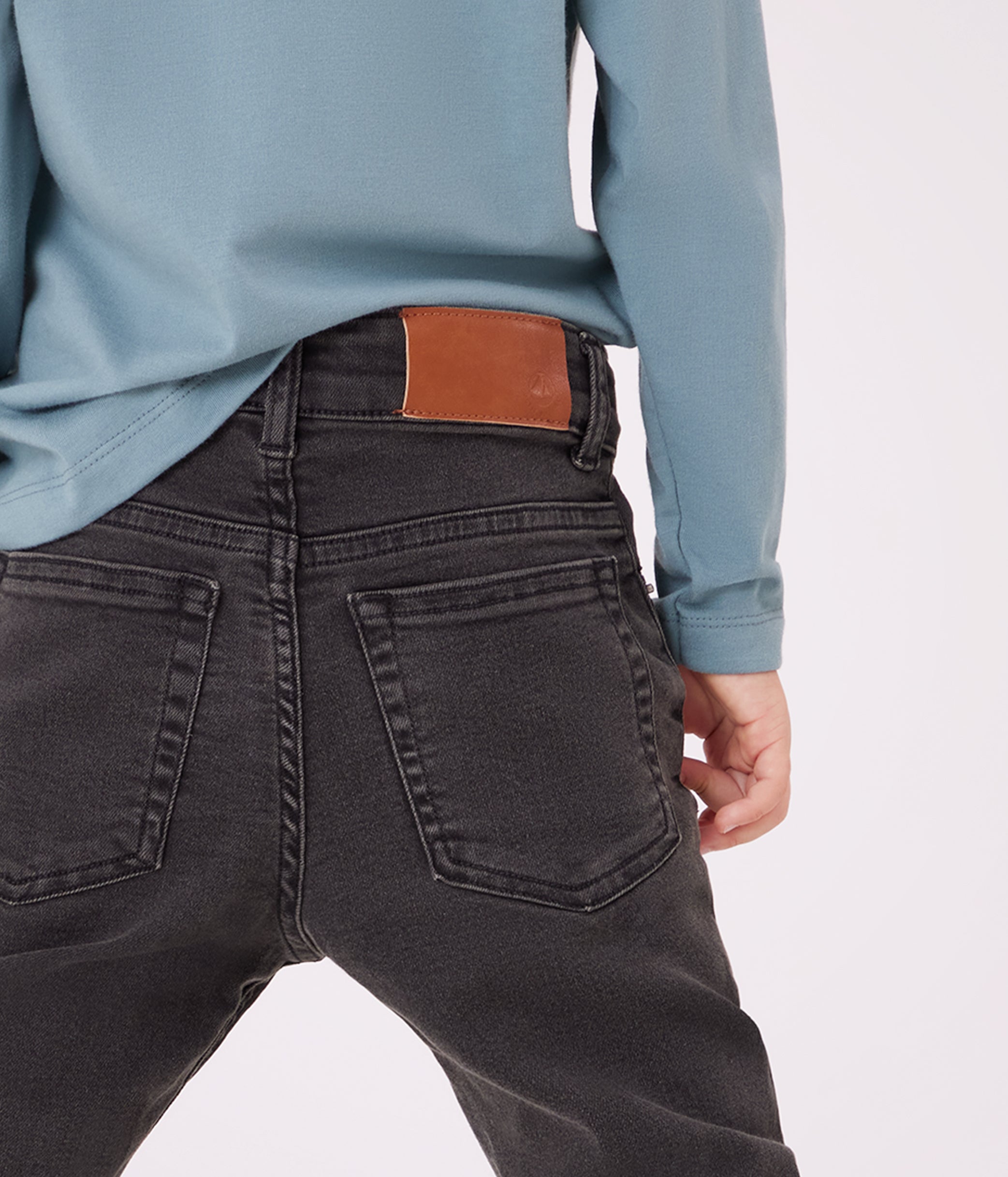pantalon-enfant-en-denim