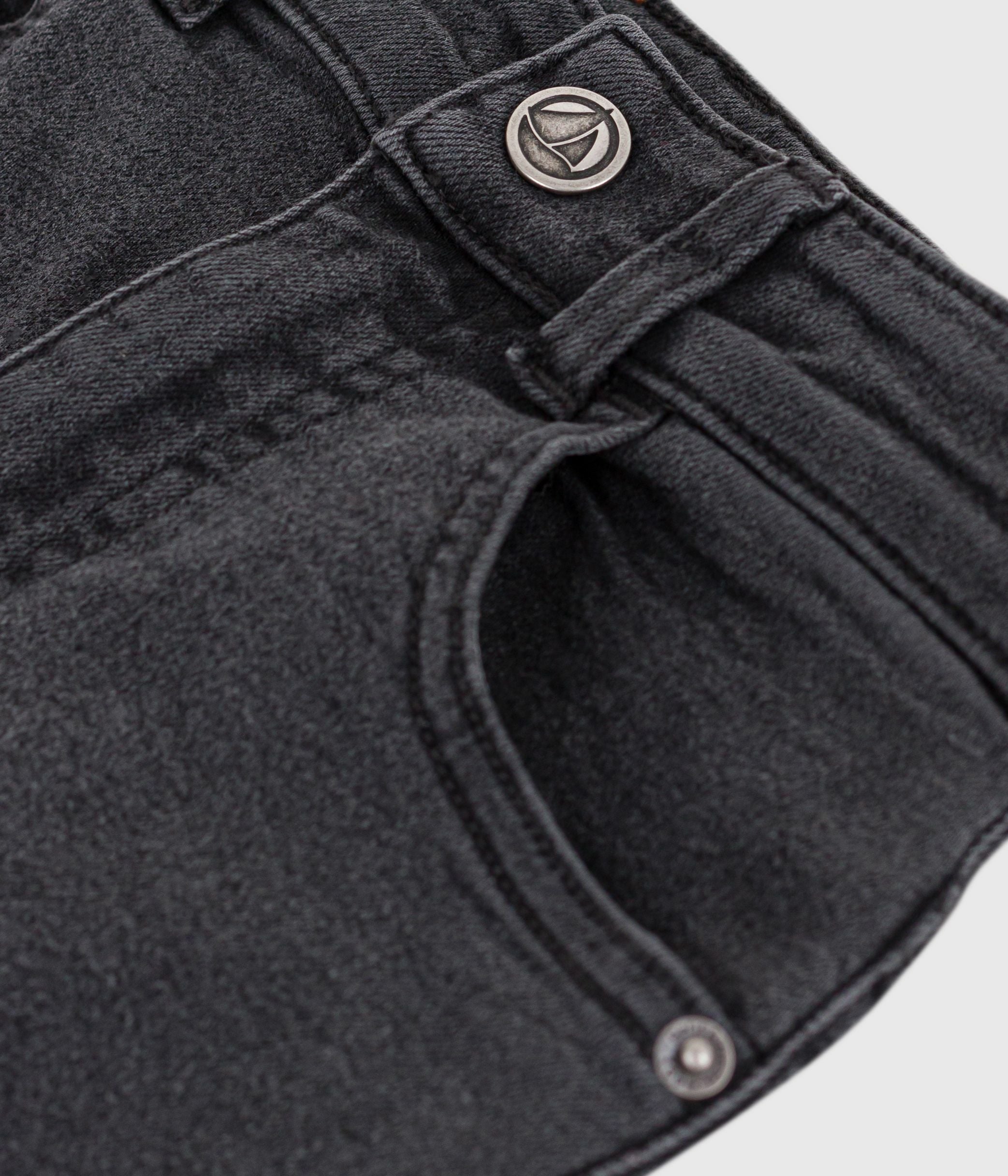 pantalon-enfant-en-denim