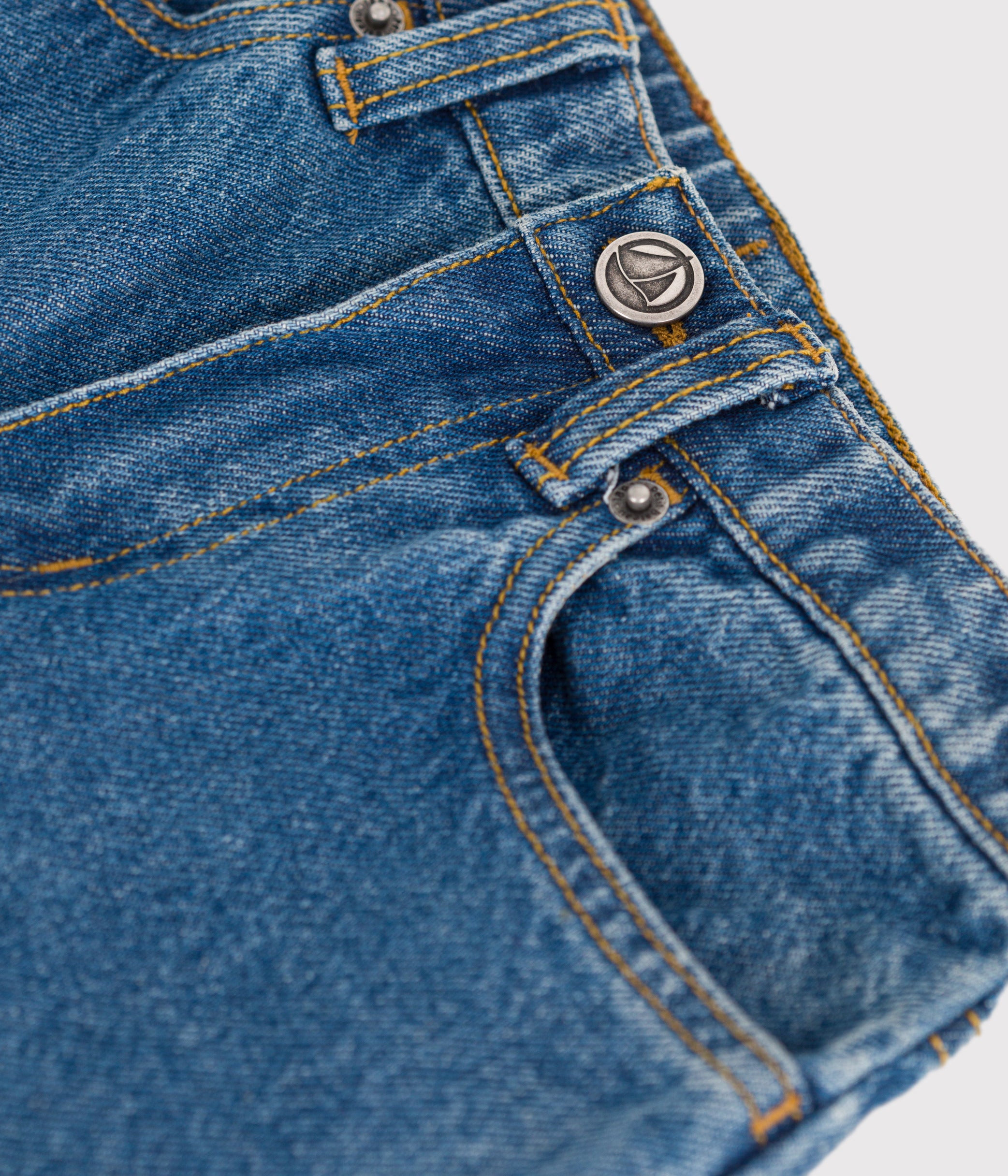 pantalon-enfant-en-denim