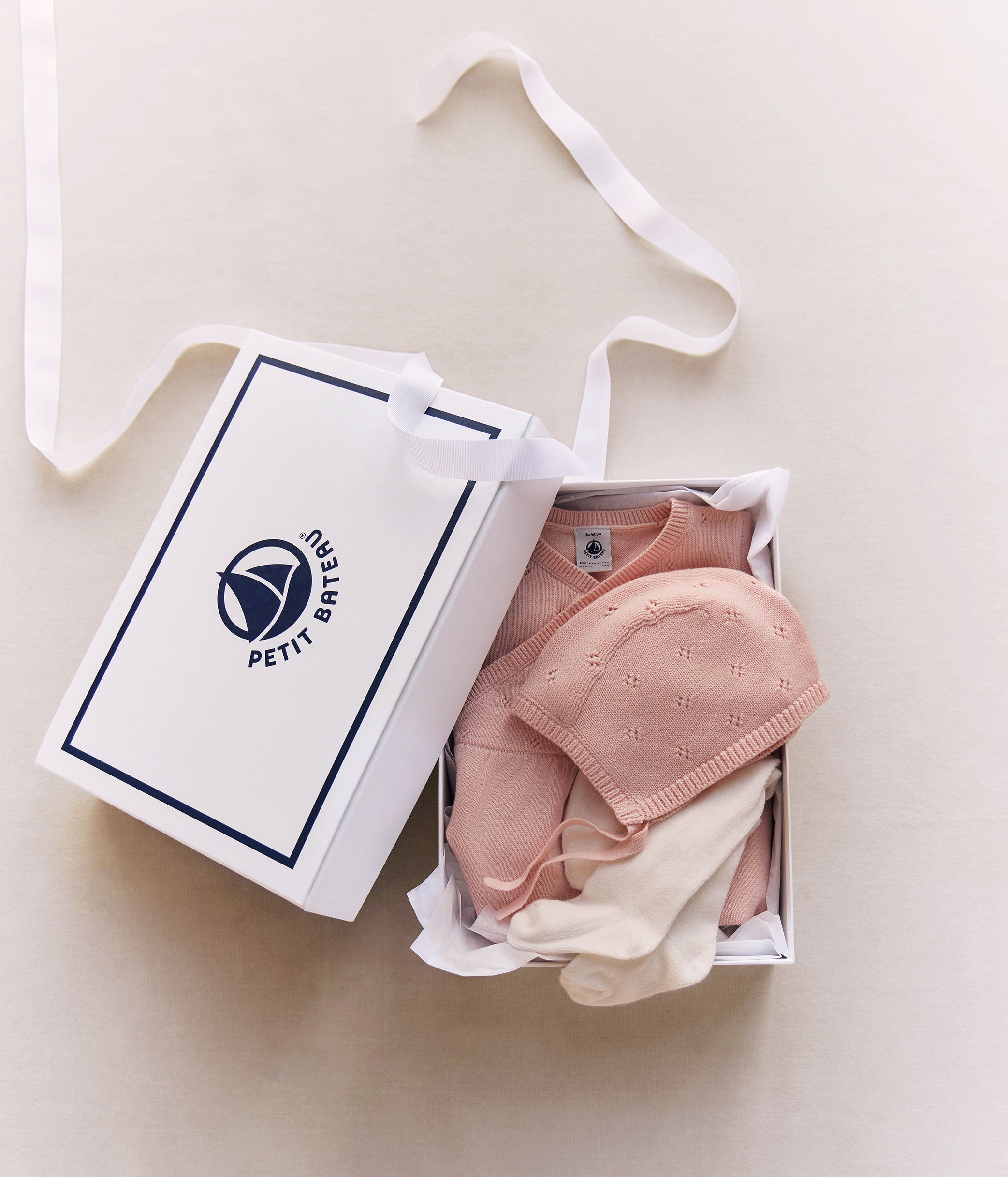 ensemble-cadeau-bébé-beguin,-barboteuse-et-collant-en-tricot