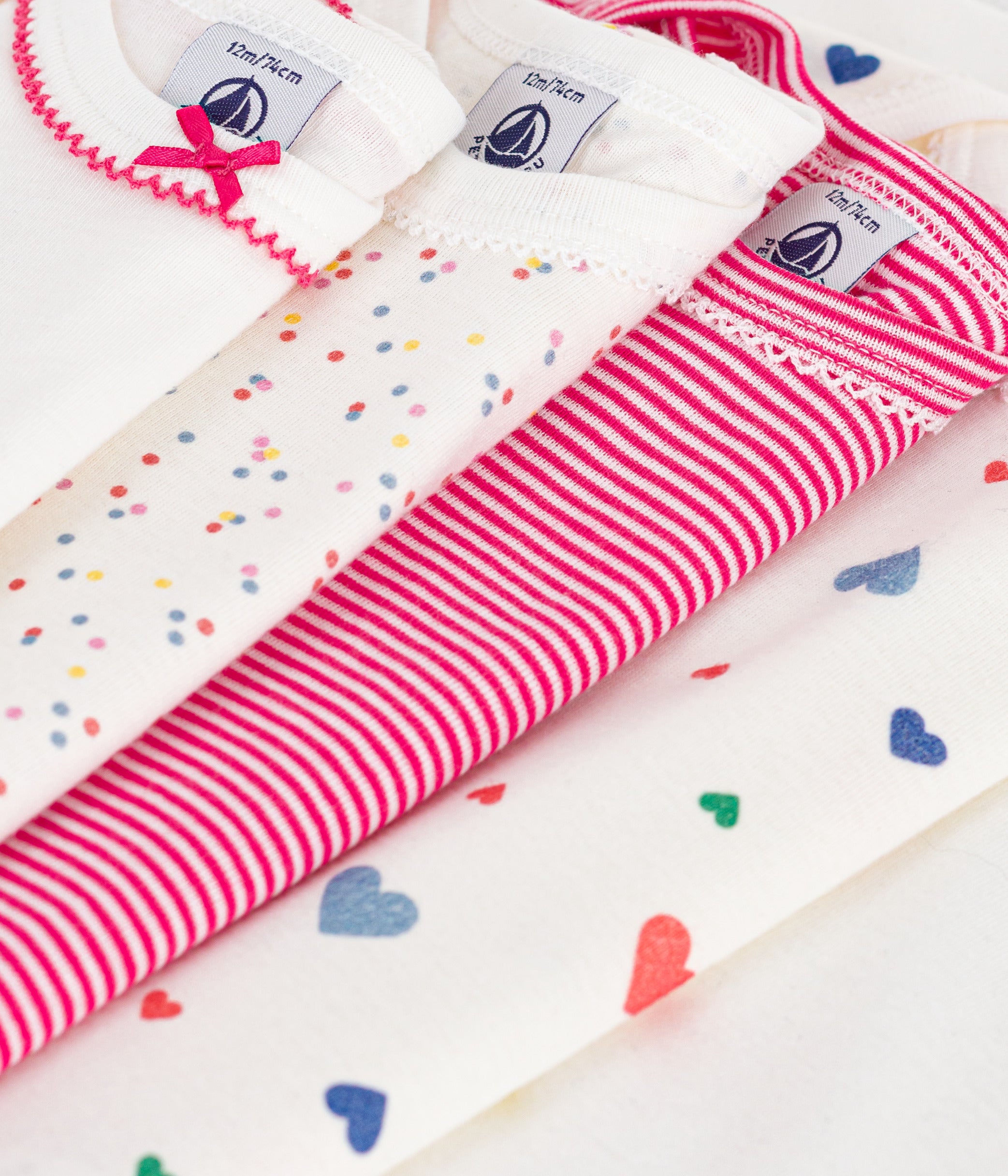 lot-de-5-bodies-manches-longues-en-coton-imprimé-cœurs-bébé