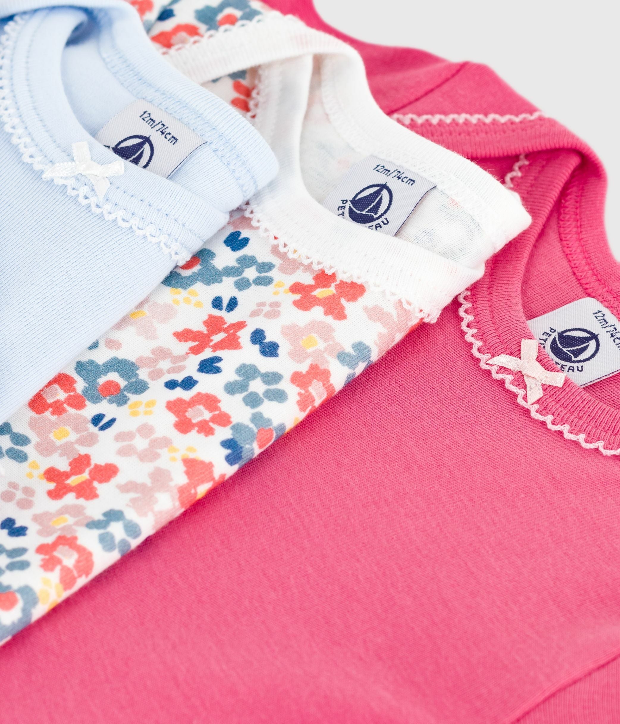 lot-de-3-bodies-manches-longues-en-coton-imprimé-fleuri-bébé
