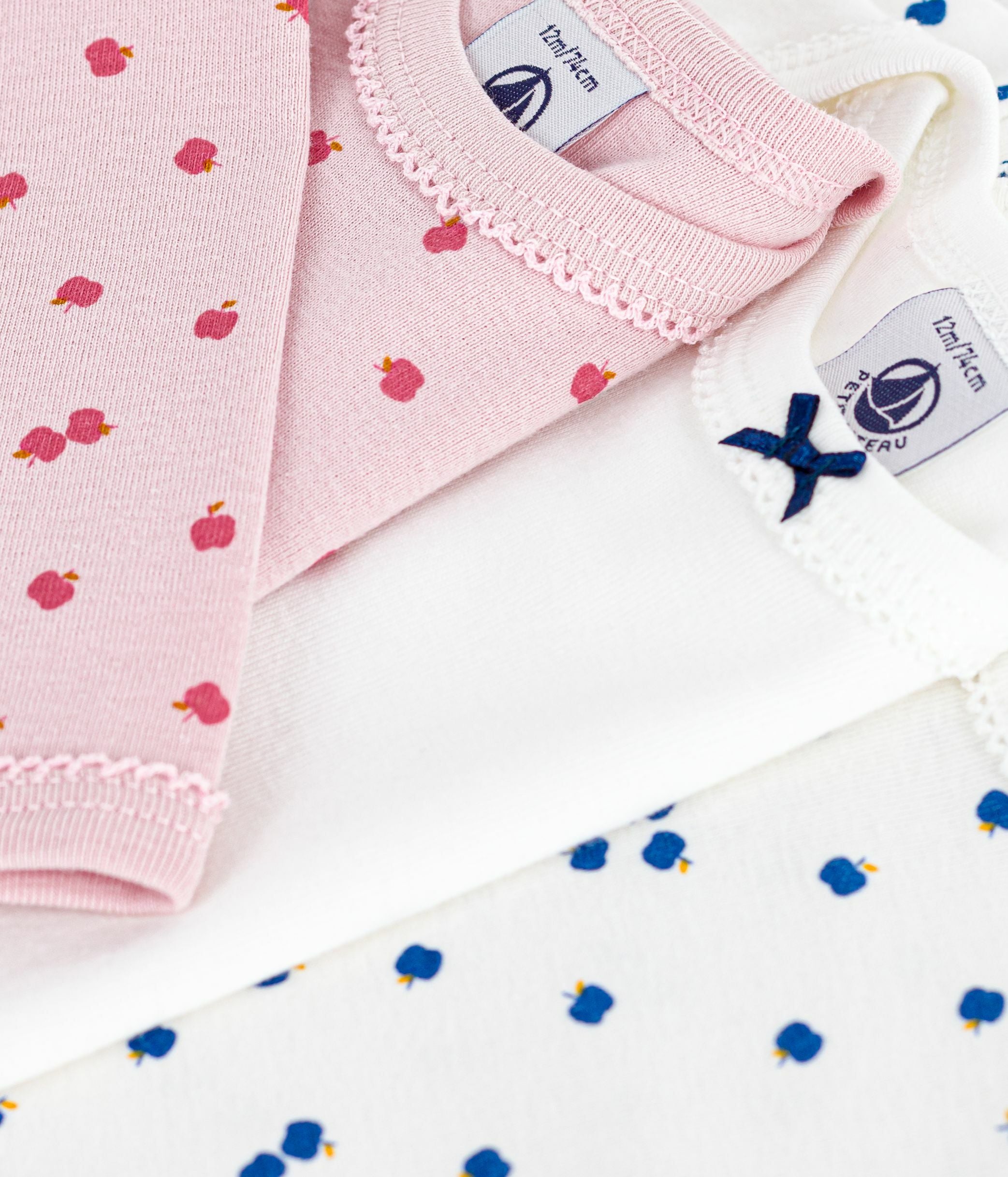 lot-de-3-bodies-manches-longues-en-coton-imprimé-pommes-bébé