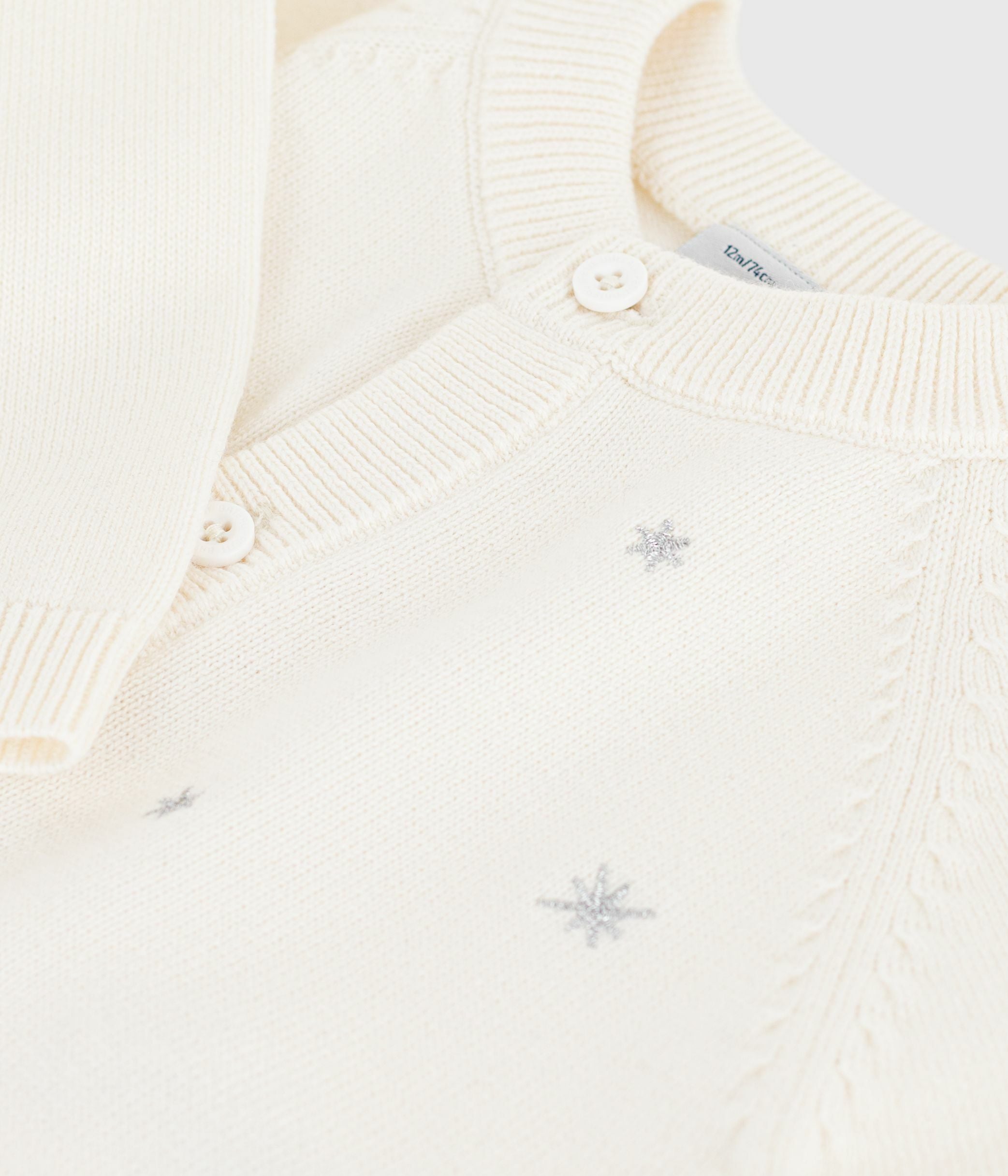 cardigan-bébé-en-tricot-laine-et-coton-brodé-d-étoiles