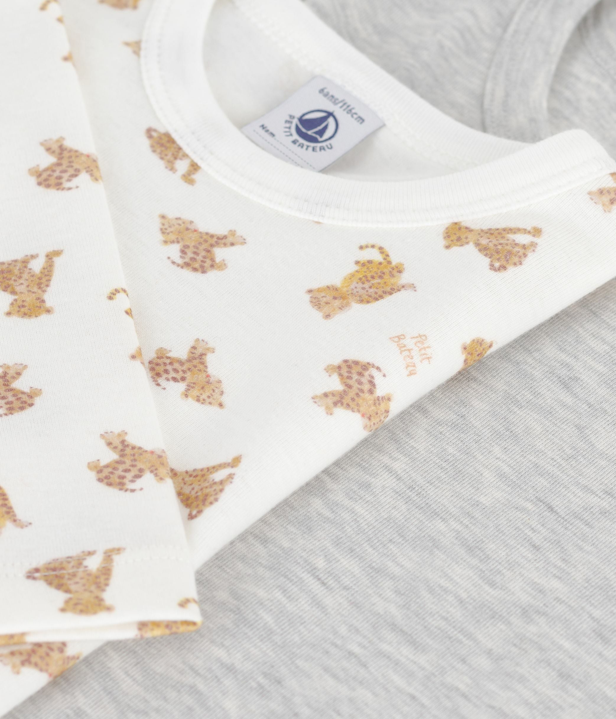 lot-de-2-tee-shirts-enfant-en-coton-manches-longues-imprimé-léopards