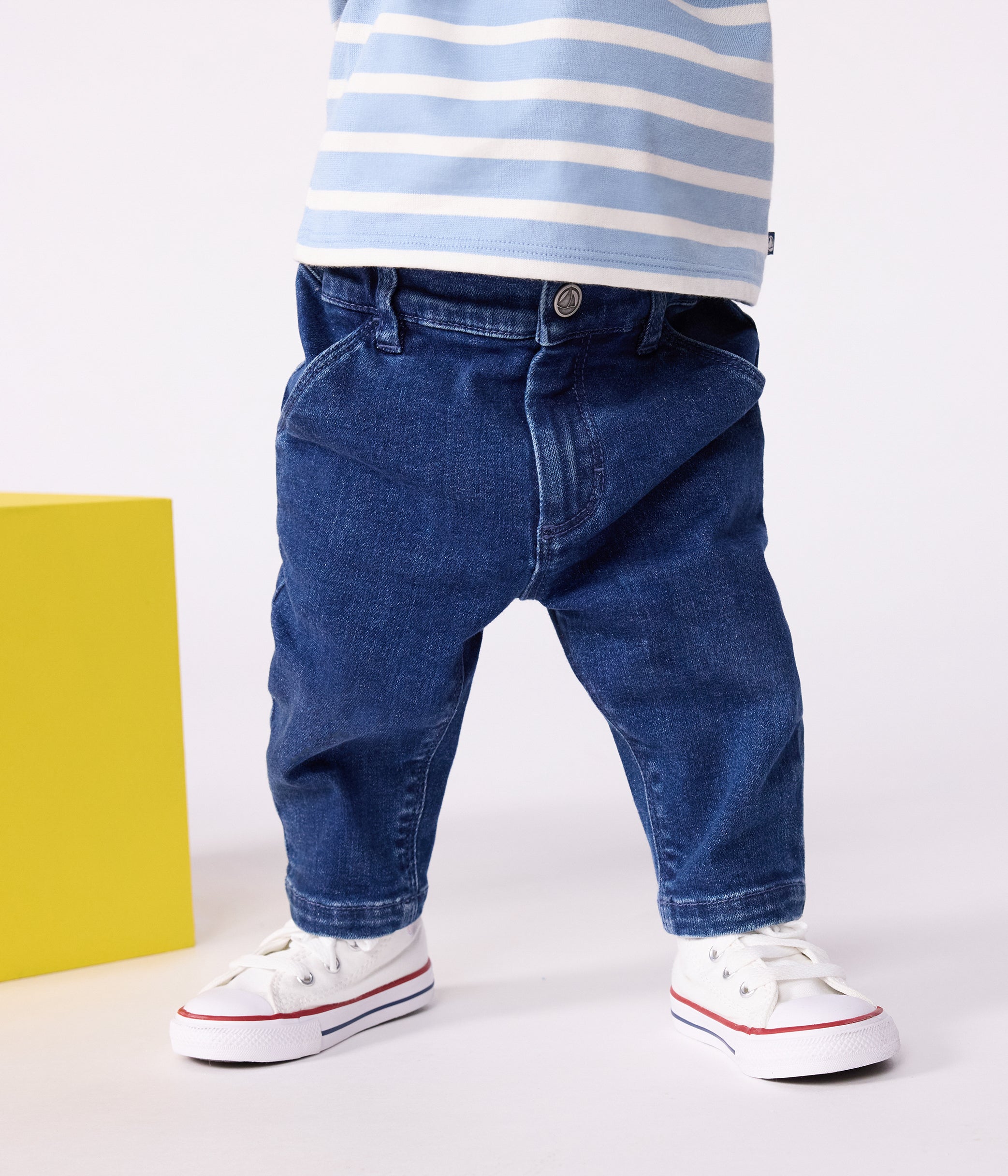 pantalon-bébé-en-denim