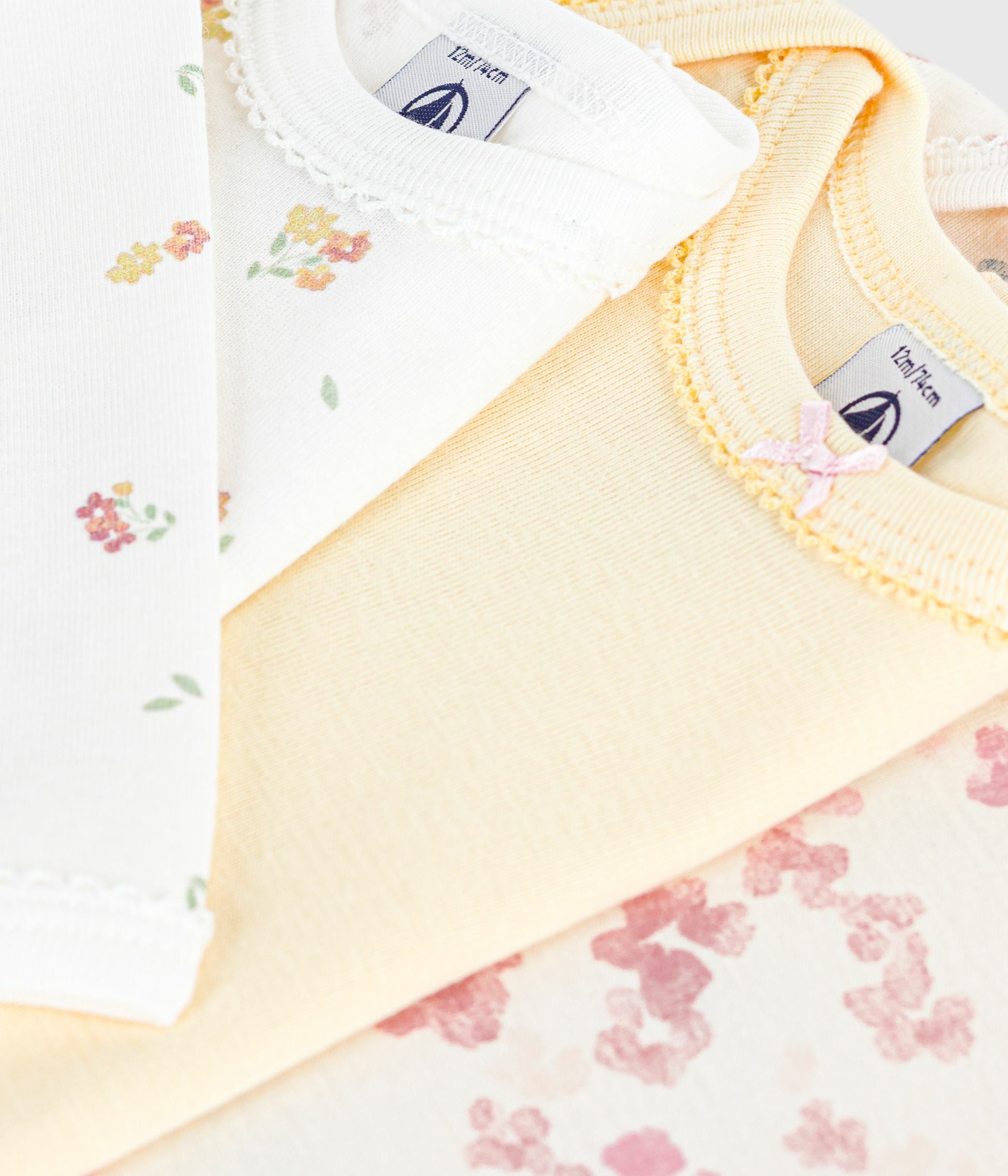 lot-de-3-bodies-manches-longues-en-coton-imprimé-fleuri-bébé