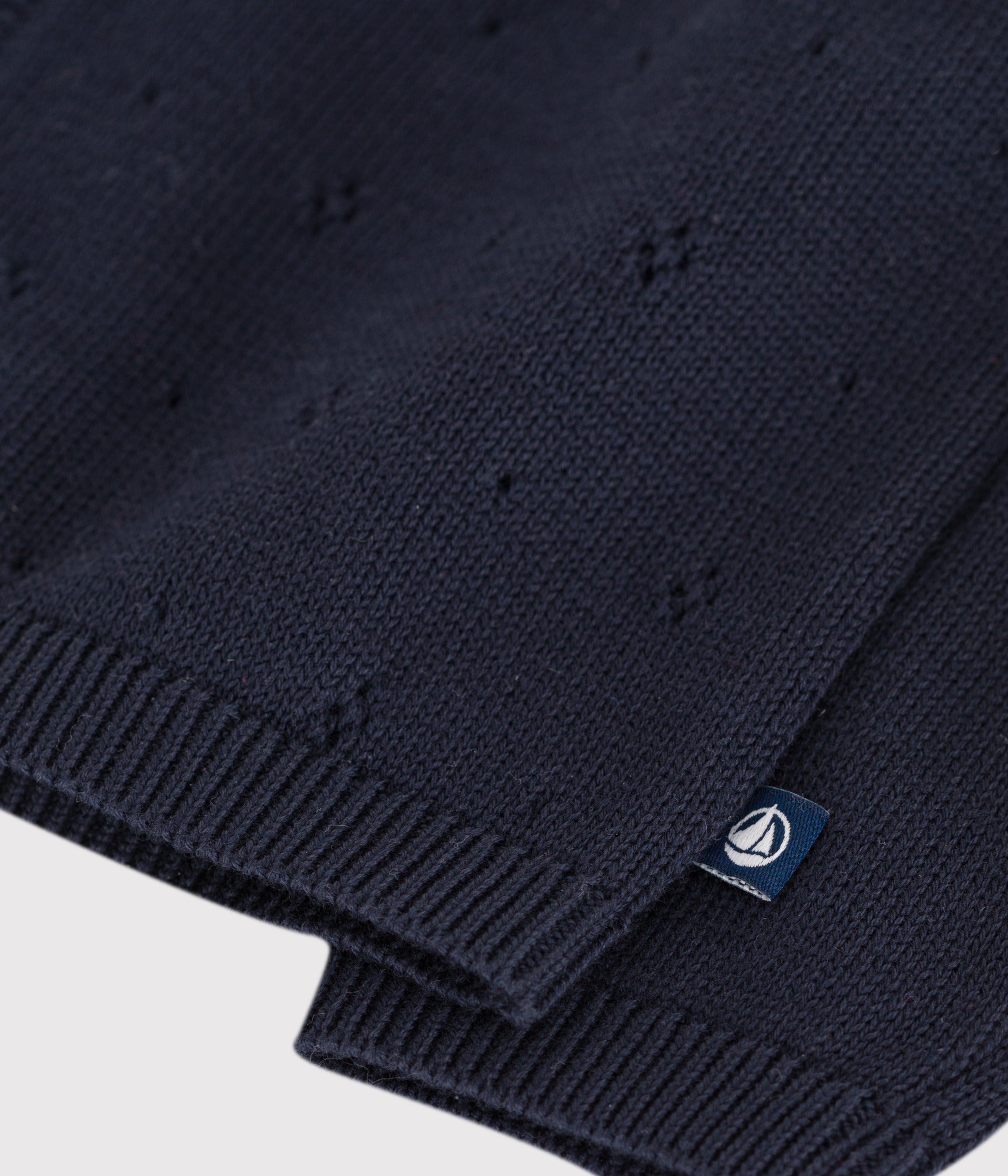 cardigan-bébé-en-tricot-de-coton-uni