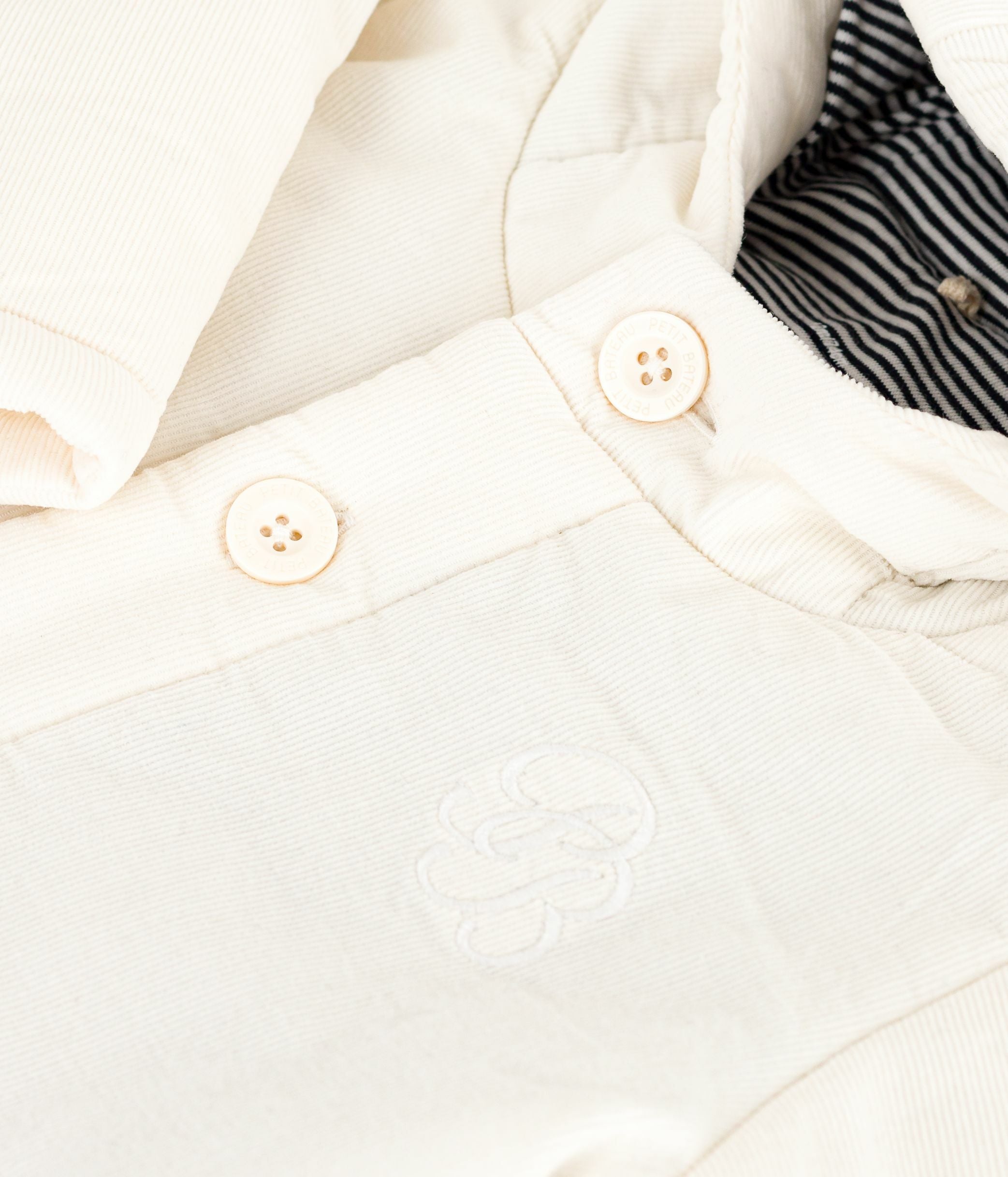 veste-bébé-ouatinée-en-velours-brodé-et-doublure-milleraies
