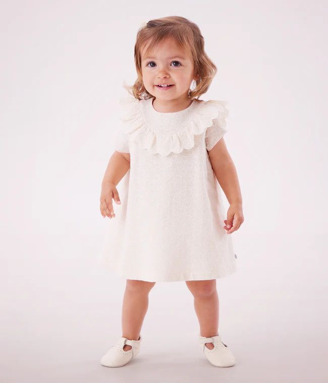 robe-bébé-en-broderie-anglaise-manches-courtes,-motifs-coeurs