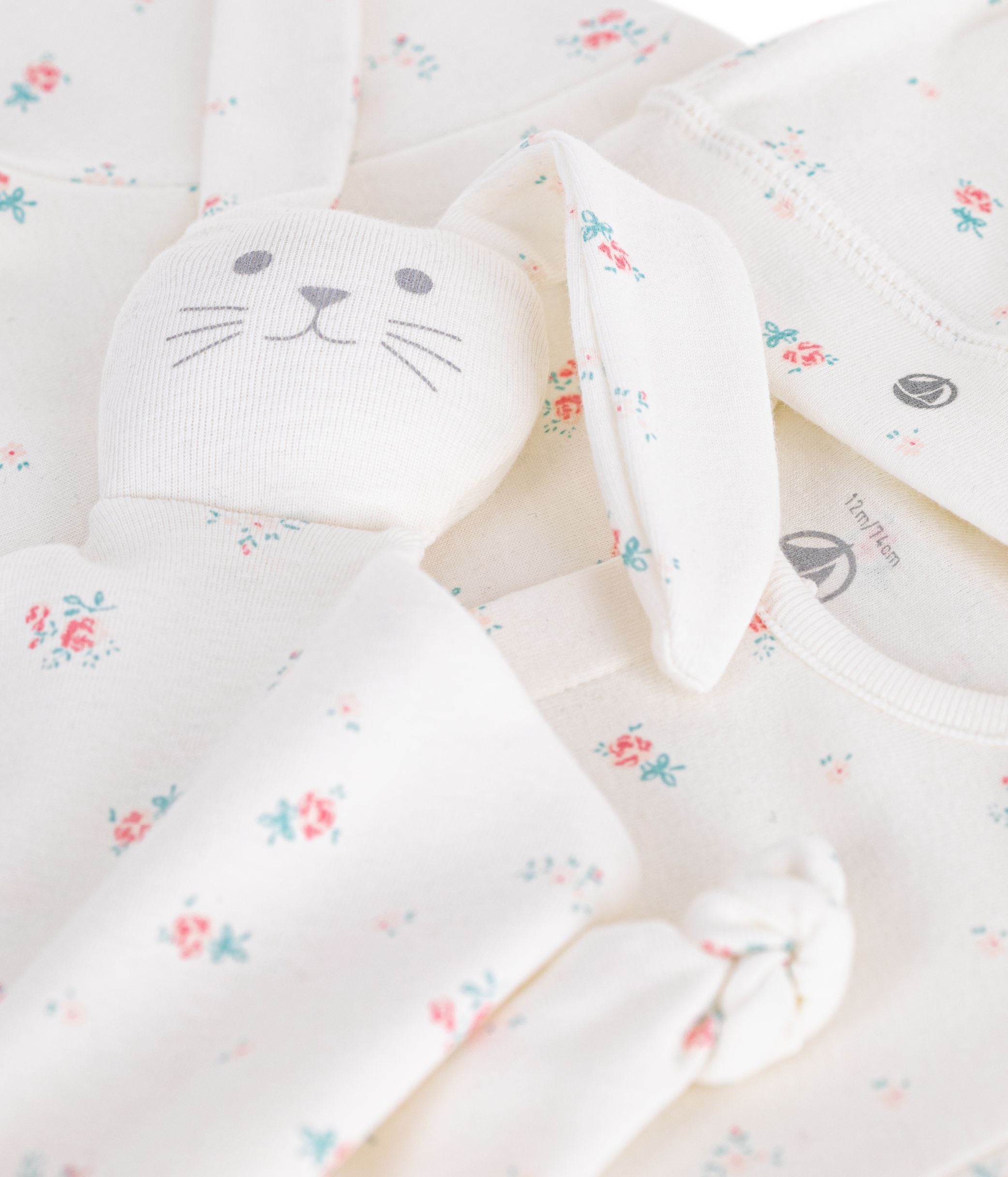 coffret-cadeau-naissance-en-coton-imprimé-fleuri