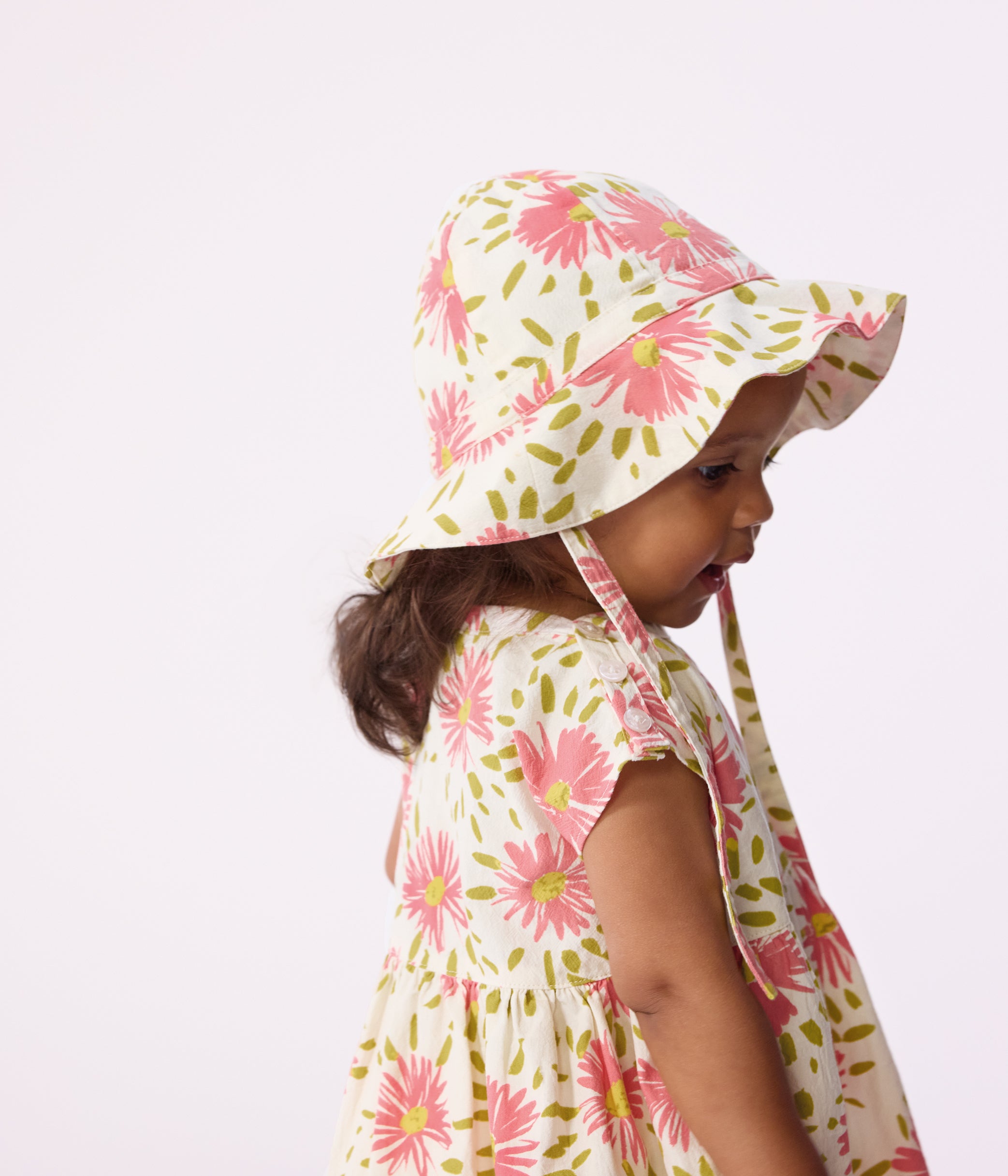 capeline-bébé-fille-en-crépon-imprimé-fleurs