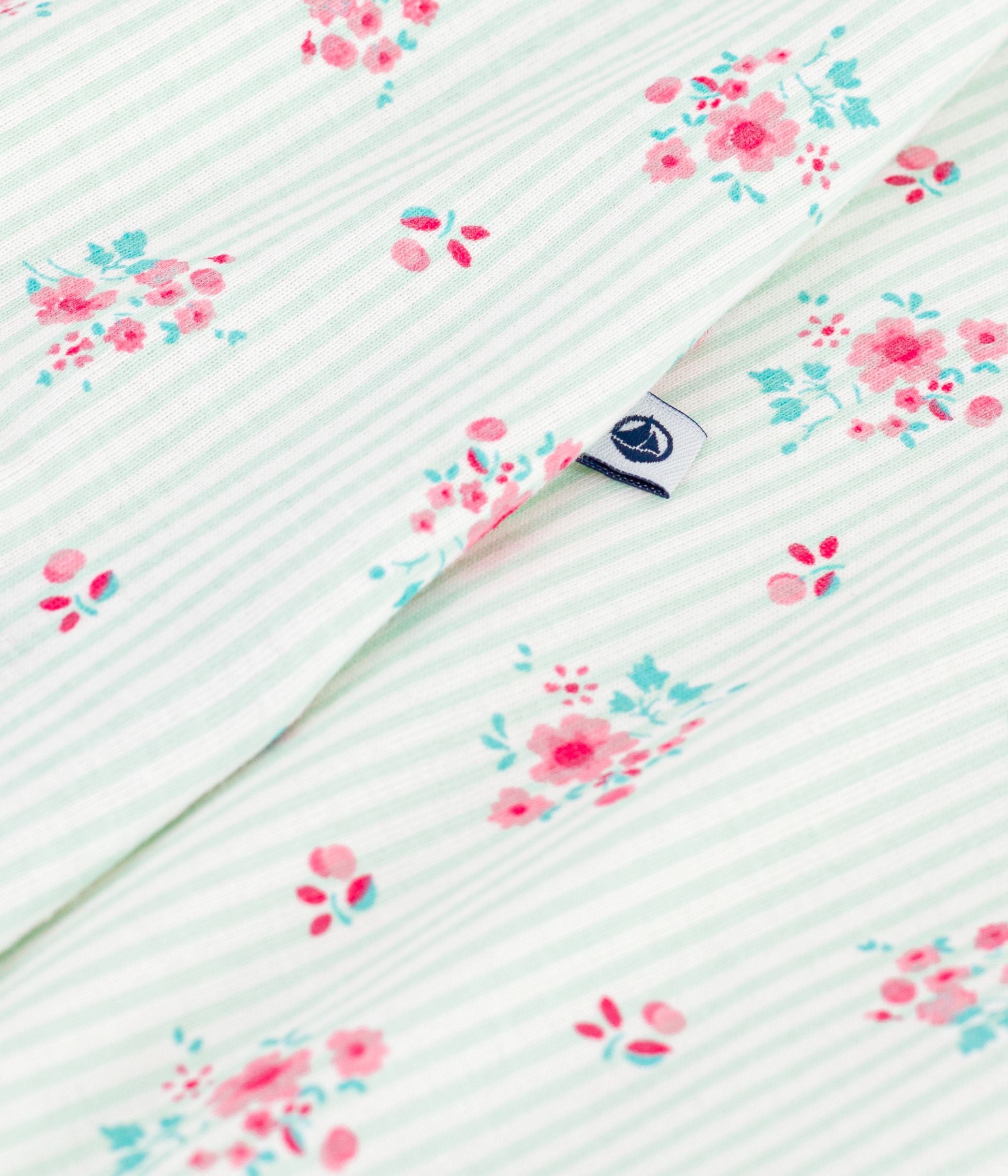 combinaison-courte-bébé-en-coton-fleuri