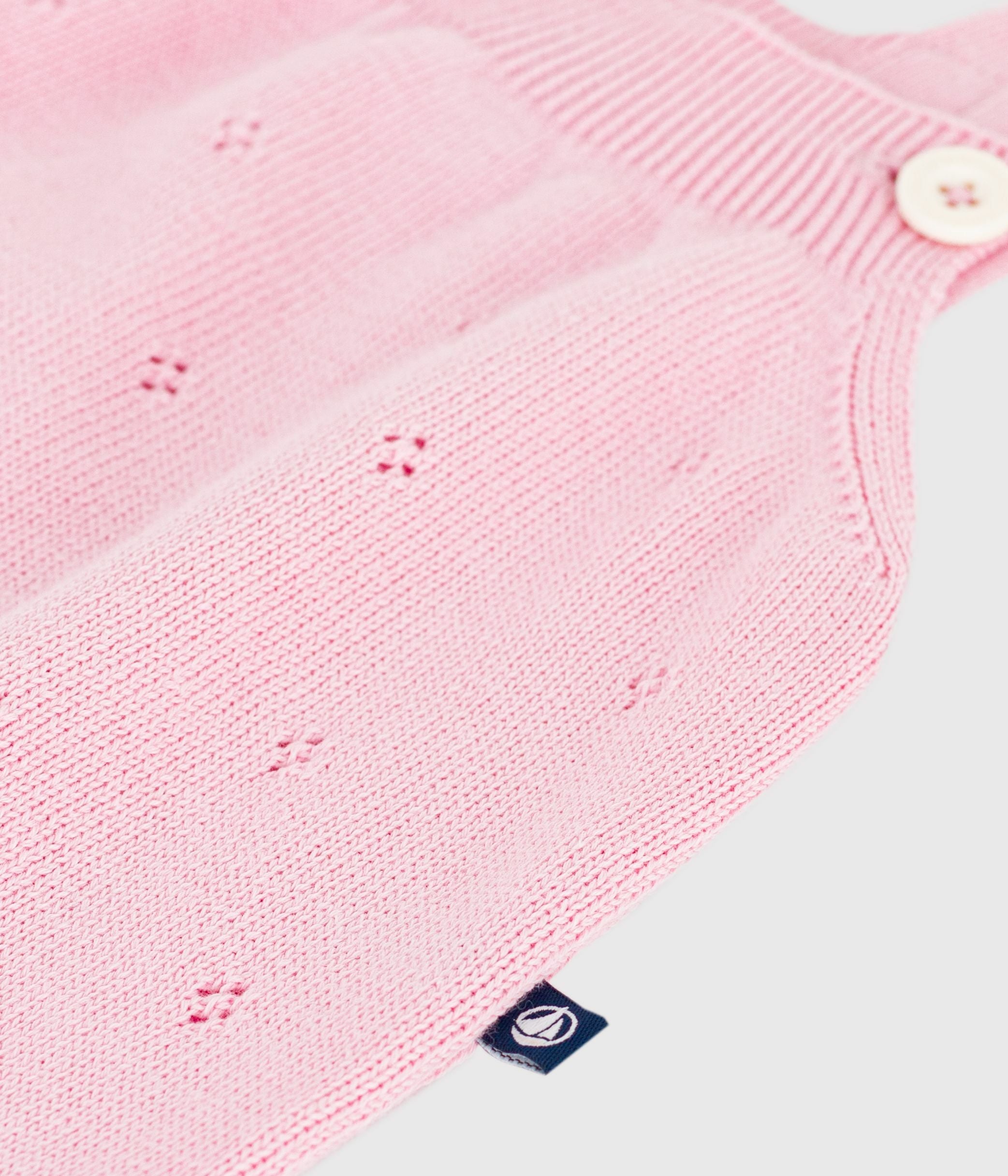 combinaison-courte-bébé-en-tricot-de-coton-ajouré