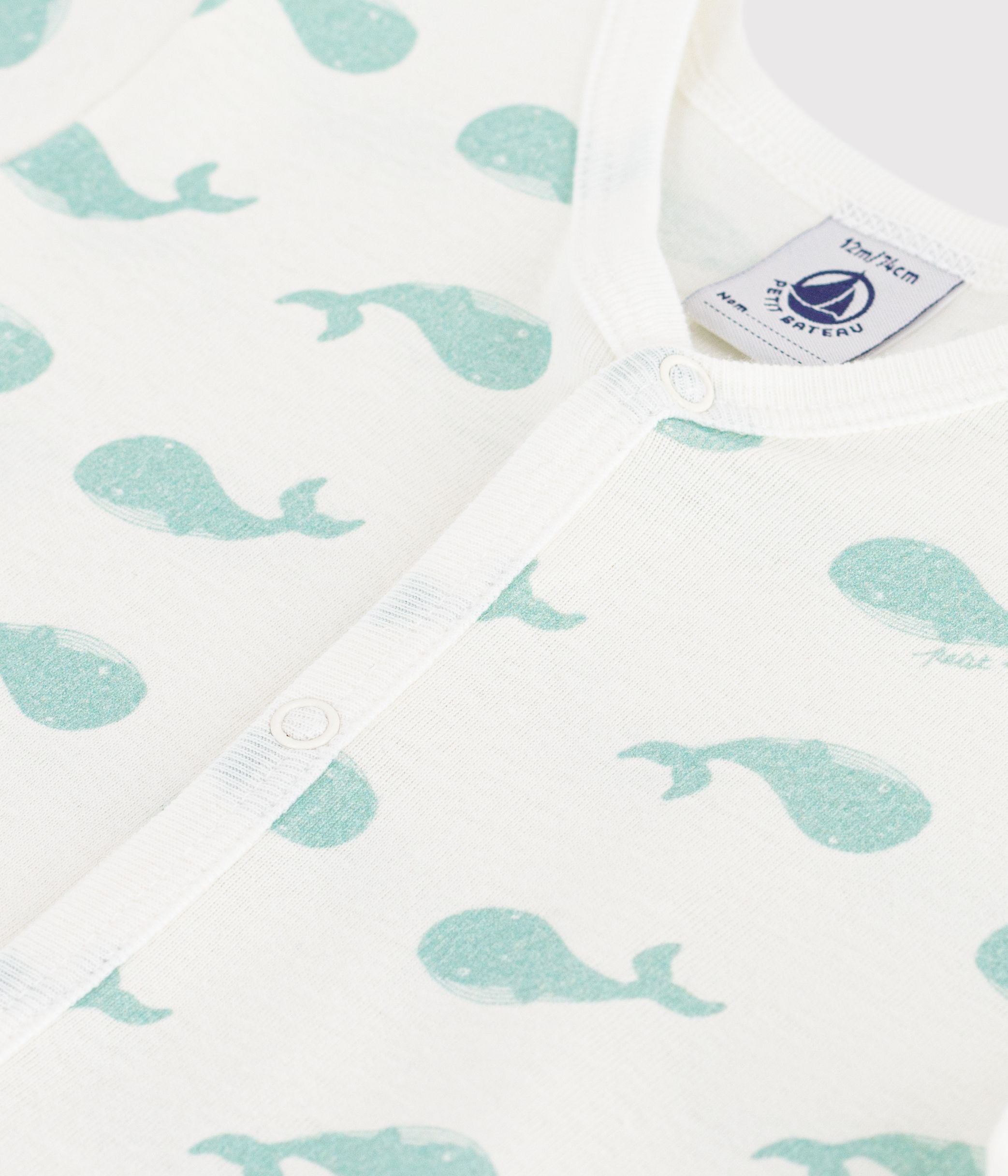 combinaison-courte-bébé-en-coton-imprimé-baleine
