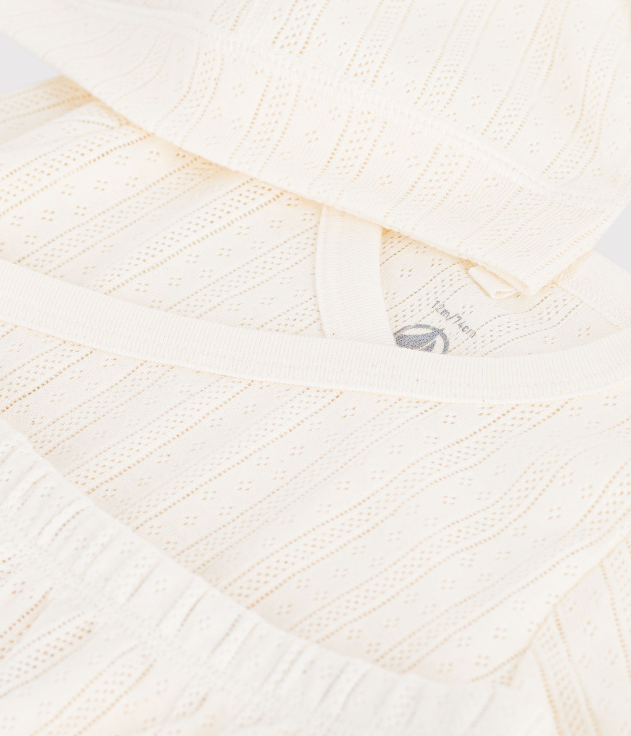 ensemble-3-pièces-bébé-en-coton-ajouré-et-son-bonnet