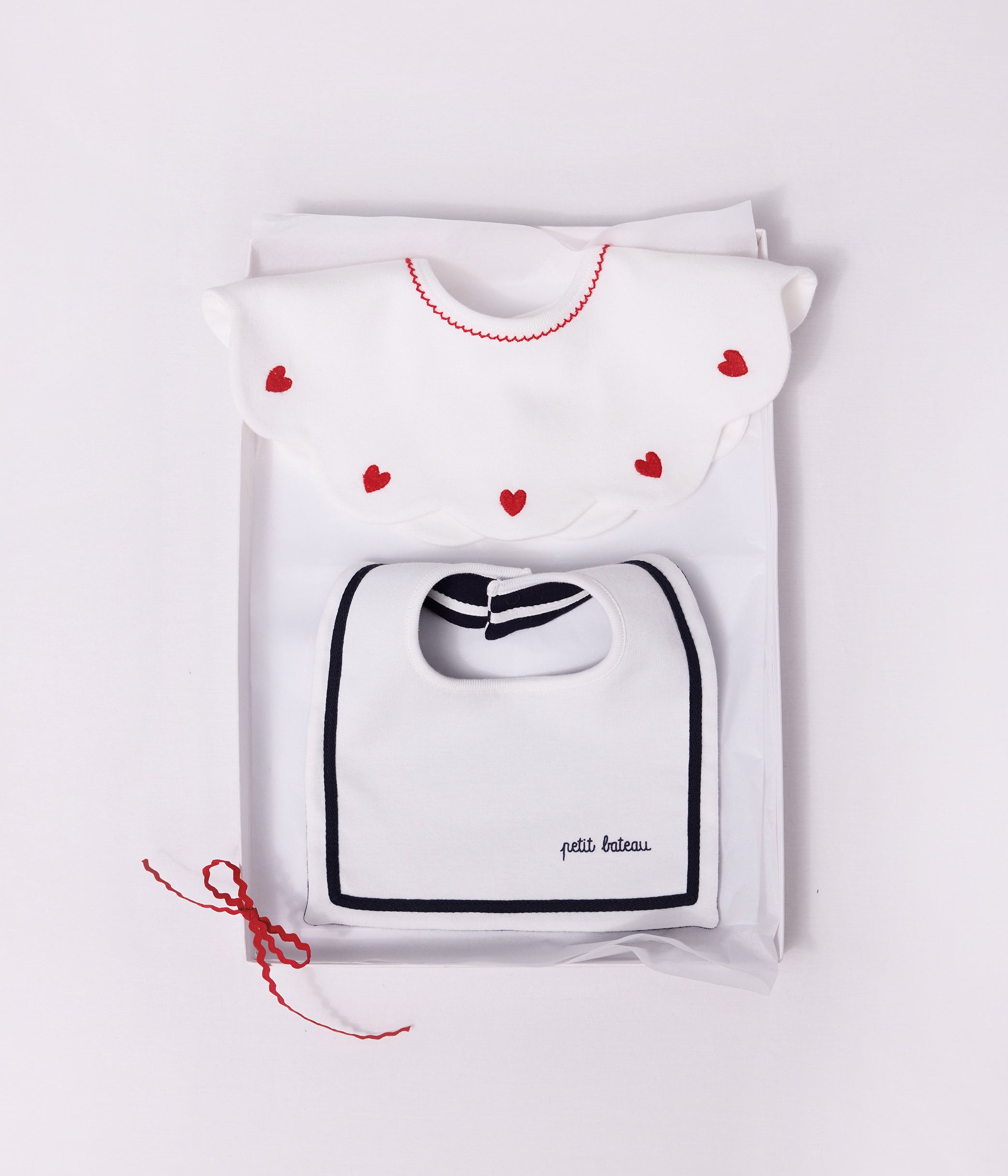 bavoir-bébé-en-coton-avec-tresse