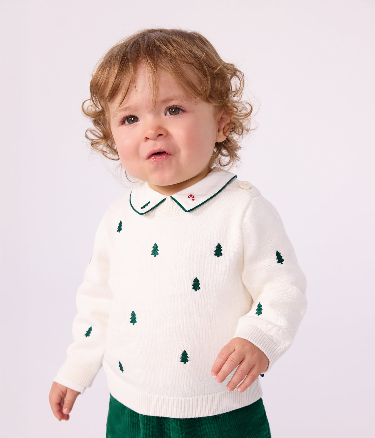 pull-bébé-en-laine-et-coton-et-sapins-brodées