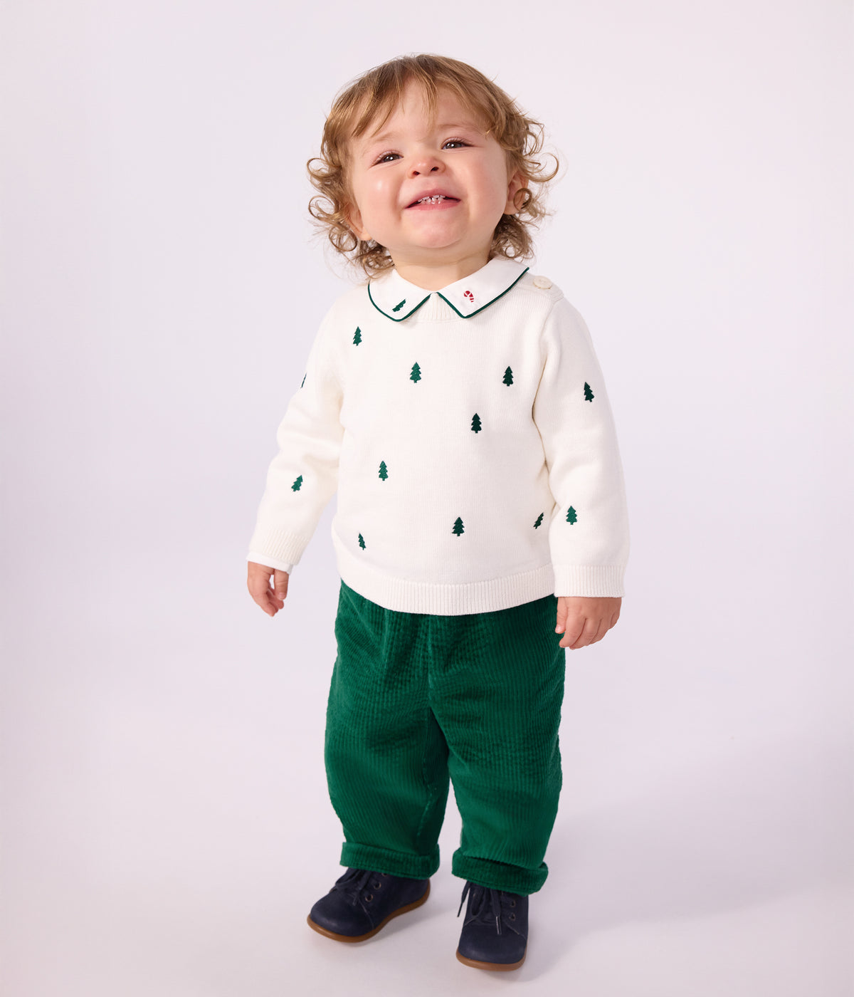 pull-bébé-en-laine-et-coton-et-sapins-brodées