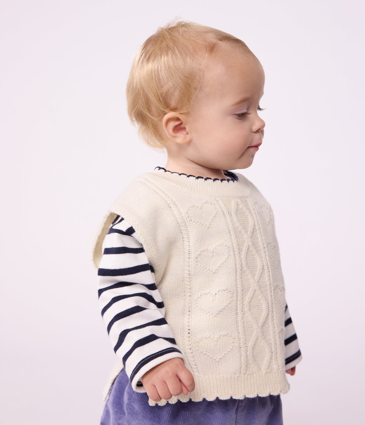 pull-bébé-en-tricot-laine-et-coton-sans-manches