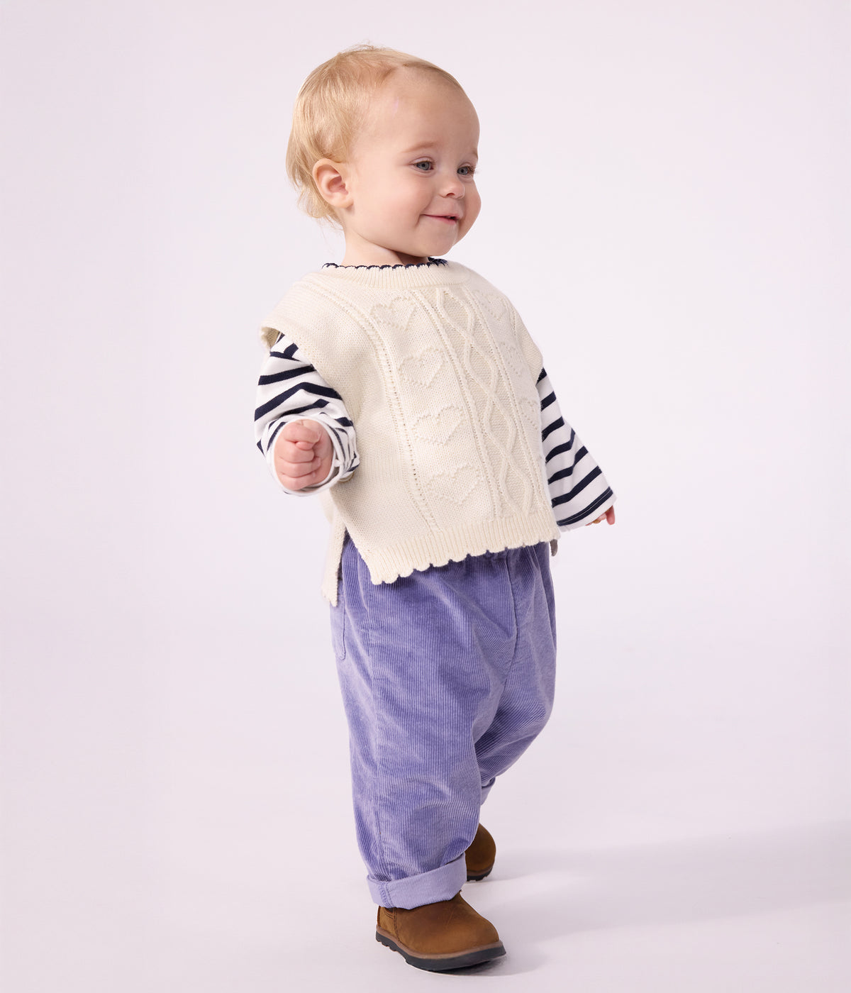 pull-bébé-en-tricot-laine-et-coton-sans-manches