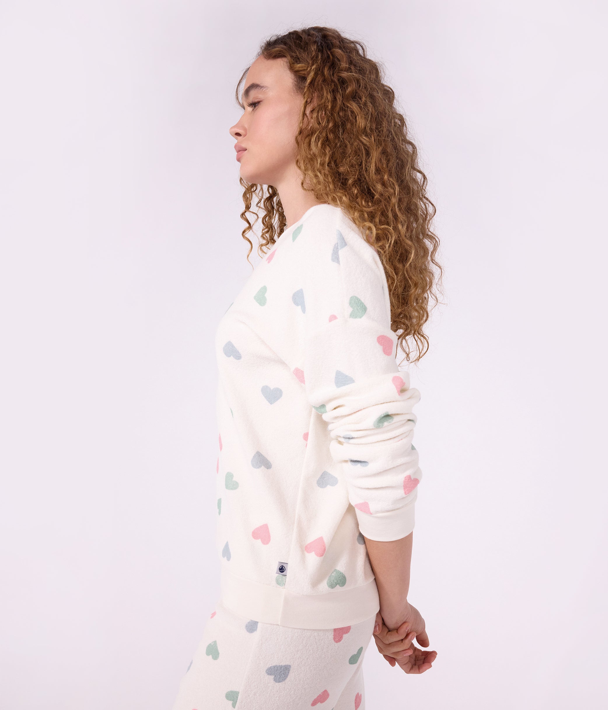 pyjama-femme-en-coton-éponge-imprimé-coeurs