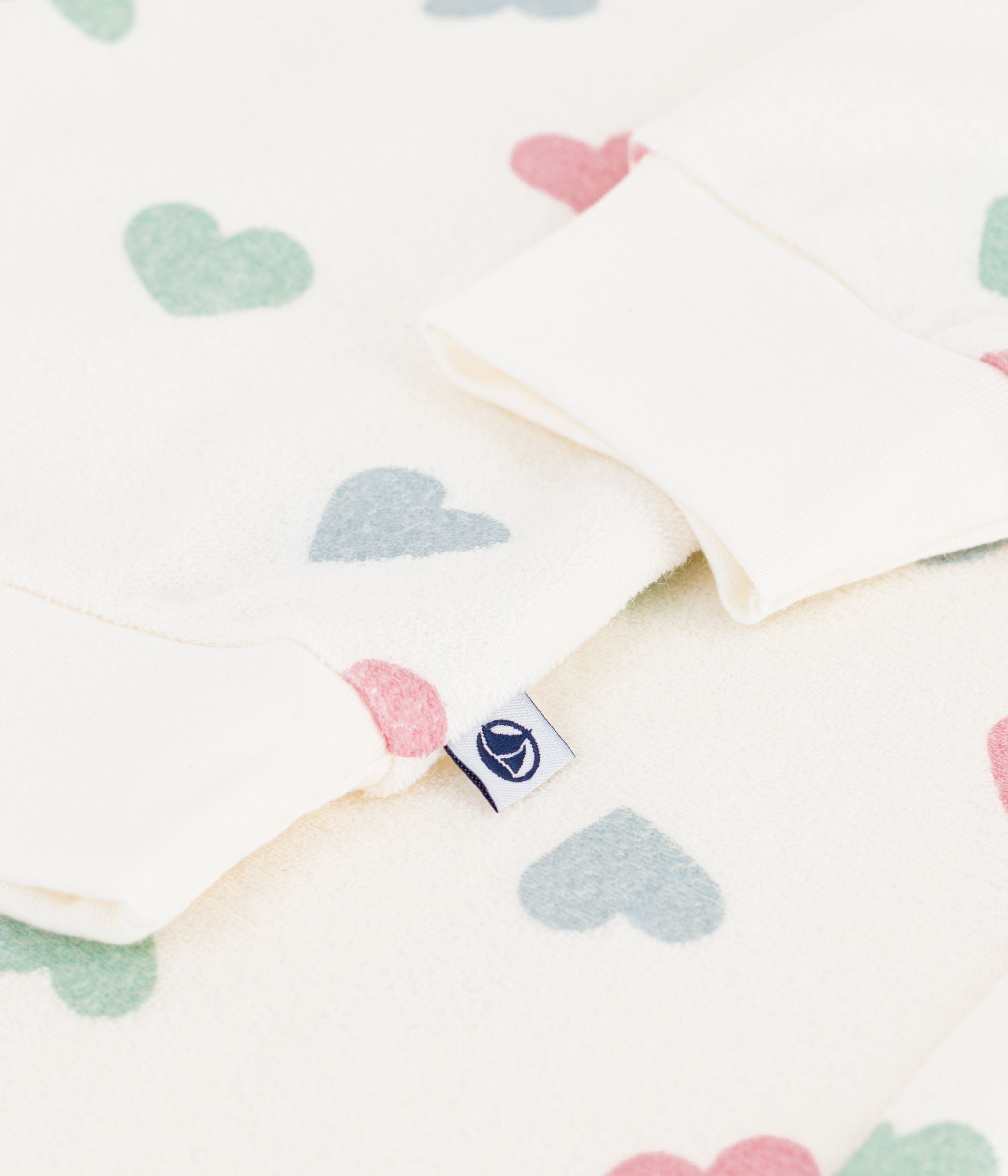 pyjama-femme-en-coton-éponge-imprimé-coeurs