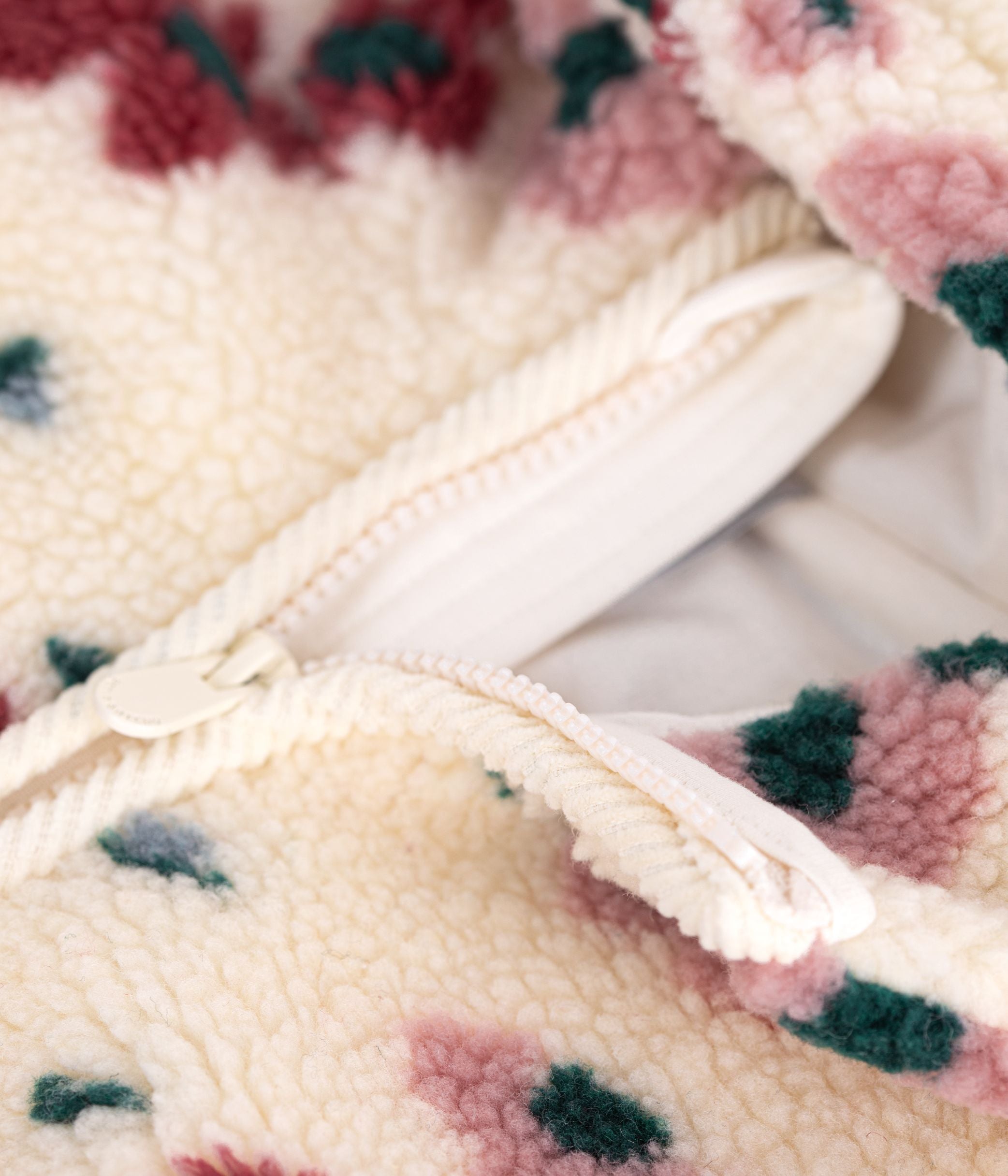 veste-à-capuche-enfant-en-sherpa-à-fleurs