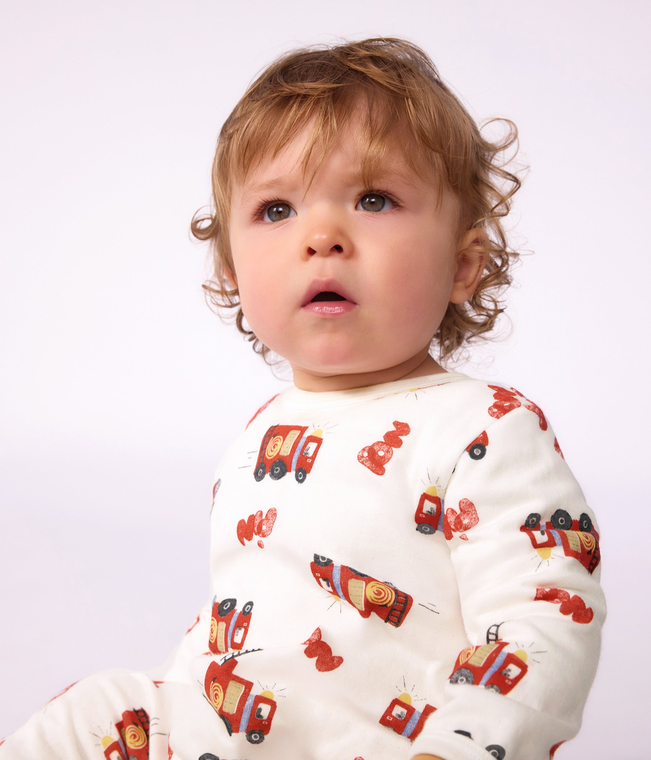 pyjama-bébé-en-tubique-ouverture-dos-imprimé-pompier